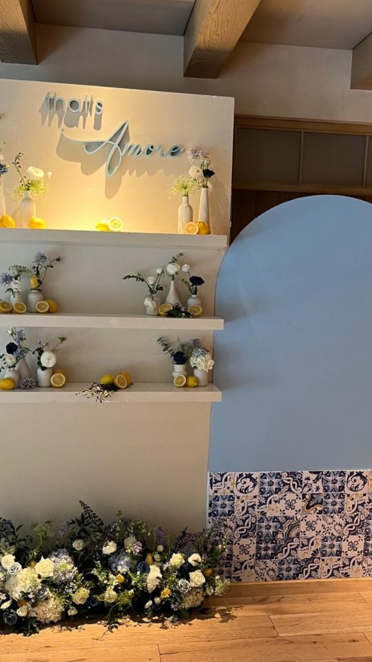 Another stunning design for our shelf wall 😍
#weddingdecor #celebration #weddingdetails #custommade #weddingflowers