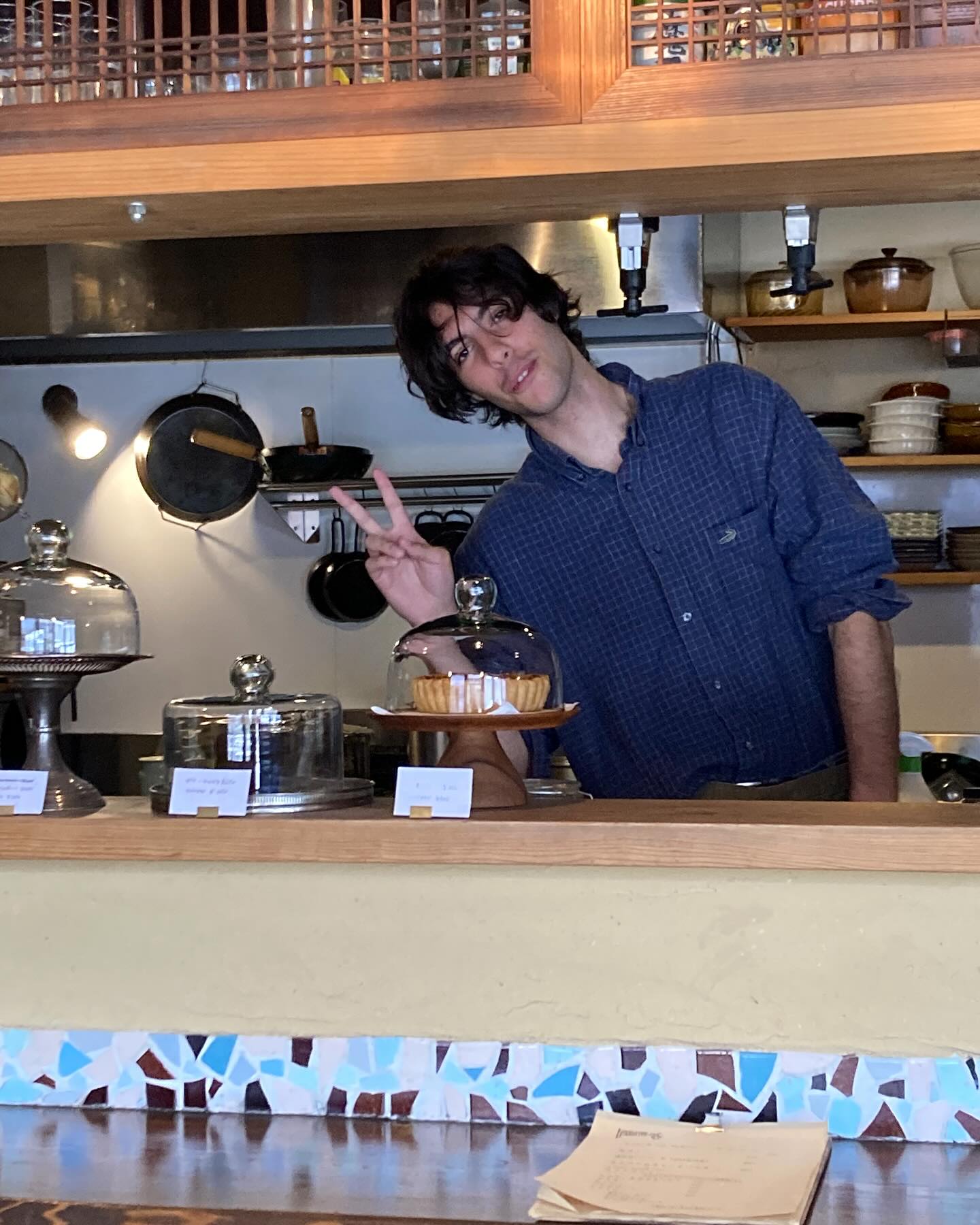 スペイン語、フランス語でお喋りしたい人〜!
チャビ君が日曜日までカウンターにおります♪
今日はお昼、明日は夜にいる予定です〜