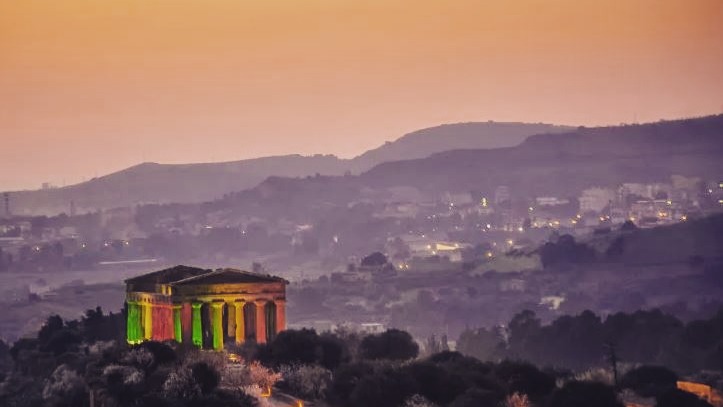 2. Juni – Feiertag in Italien = perfekte Auszeit in Taormina! 🌴
.
Die "Festa della Repubblica" steht vor der Tür – warum ihn nicht stilvoll in Taormina verbringen?
.
☀️ Noch wenige freie Unterkünfte in unseren B&Bs & Ferienwohnungen:
📍 Im Zentrum oder ganz nah am Strand
.
🛏️ Für 2–4 Personen
🍋 Mit Charme, Komfort & persönlicher Betreuung
🧭 Insider-Tipps für deinen Kurztrip inklusive!
📅 Ideal für ein verlängertes Wochenende oder spontane Flucht ans Meer 🌊
.
📲 Jetzt buchen – bevor alles ausgebucht ist!
.
#2Giugno #FestadellaRepubblica #TaorminaKurzurlaub #FerienwohnungTaormina #SizilienUrlaub #LetzteVerfügbarkeiten #Feiertagsauszeit #Sizilienliebe #sonialitterio #smilereisen