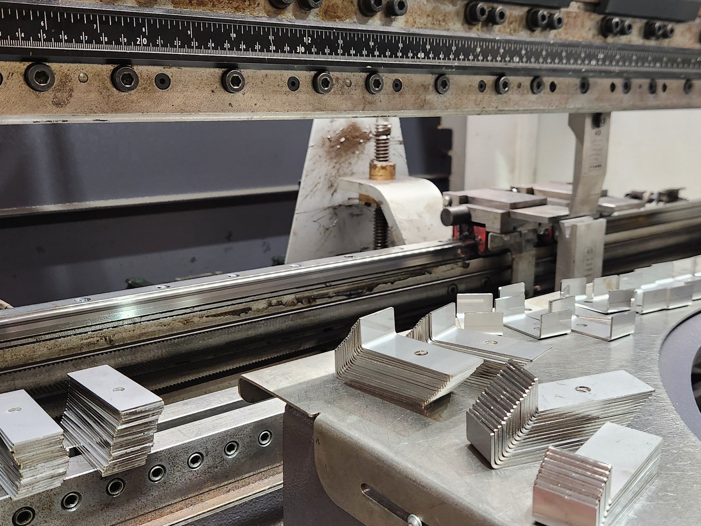 With two CNC press brakes and a variety of tooling, ES3 can fold a variety of materials, big or super tiny like these parts. We can offer innovative manufacturing solutions for a wide range of needs so get in touch.
#cncfolding #pressbrake #lasercutting #nzlaser #metalfabrication #nzengineering