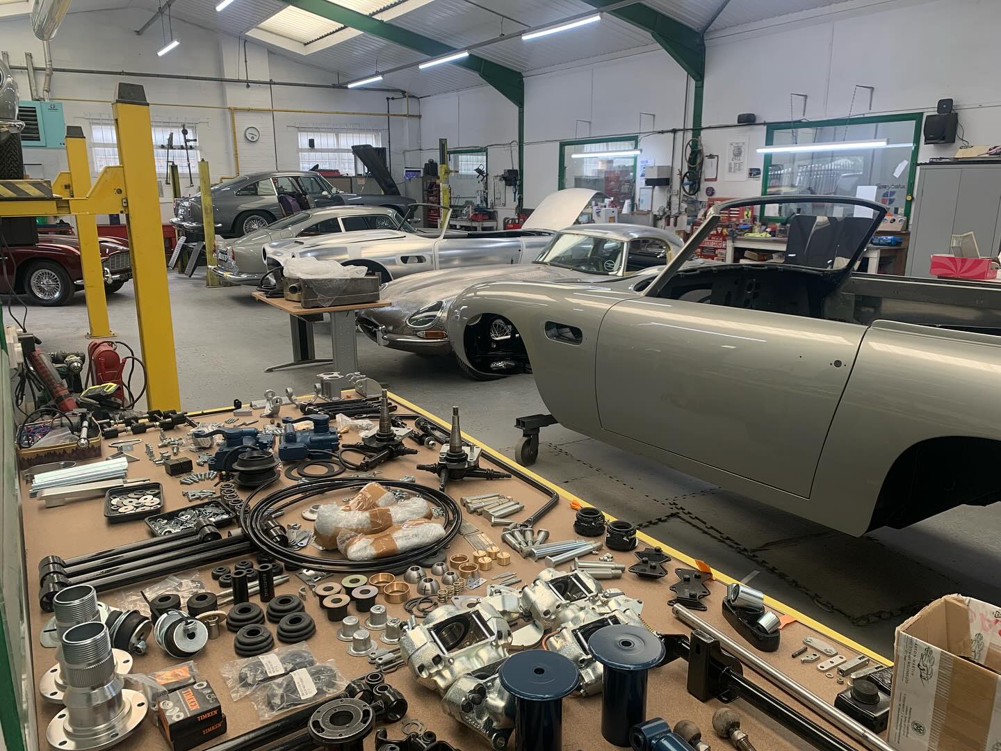Build time on this Aston Martin DB6 Volante restoration #AstonMartin #DB6 #Volante #Classicastonmartin