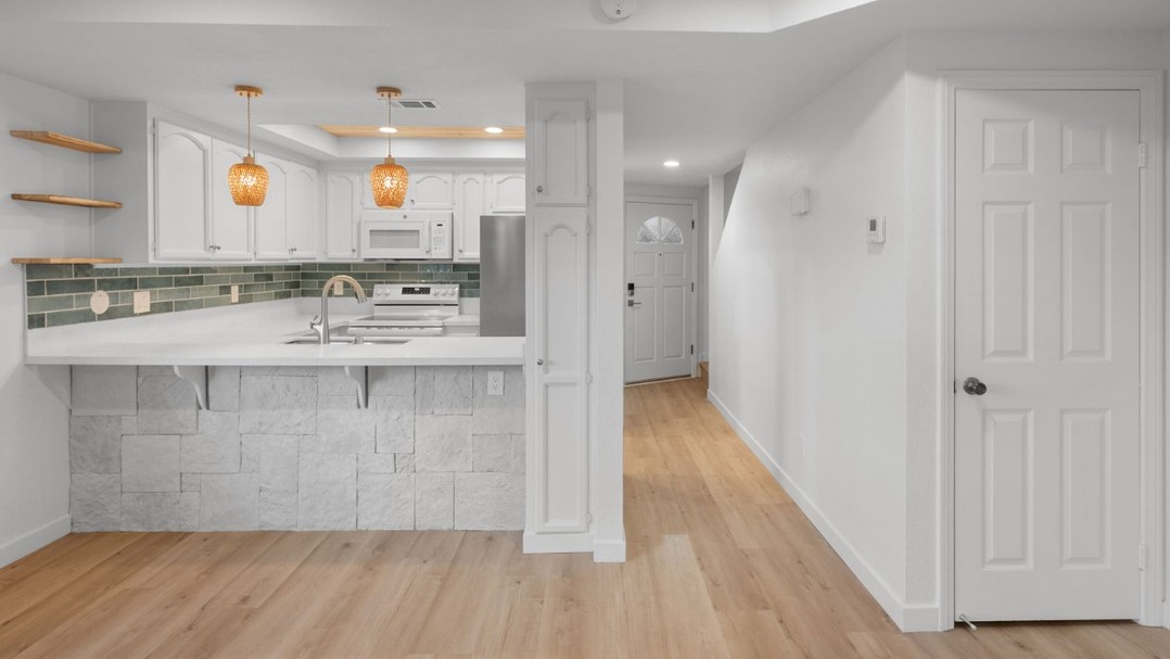 đ Transformations That Speak for Themselves: The Statera Approach
Slide 1: AFTER
From vision to reality. Our latest kitchen and hallway remodel showcases clean lines, natural textures, and functional design. Efficiency meets styleâdelivered on time, every time.
Slide 2: BEFORE
Remember this? Outdated finishes, limited space, and a layout begging for an upgrade. At Statera, we see potential where others see problems.
Slide 3: RENDER
Every great project starts with a plan. Our detailed renderings ensure you know exactly what to expectâno surprises, just results.
đĄ Whether youâre an investor with a new property or planning your next remodel, Statera is your one-stop solution for design, materials, and build. Ready to turn your project into a success story?
#Statera #BeforeAndAfter #InteriorDesign #Remodel #PropertyInvestment #DesignBuild #Efficiency #ProfessionalResults