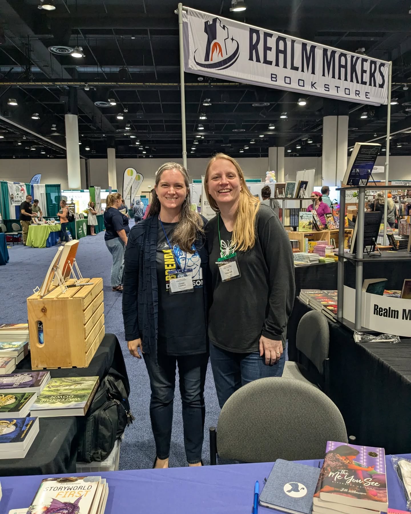 I found an online writer friend in the wild! ๐
Ran into @jill_williamson_author at the @realmmakers booth at the @fpeahomeschool_fl homeschool convention in Orlando this weekend! โค๏ธ๐