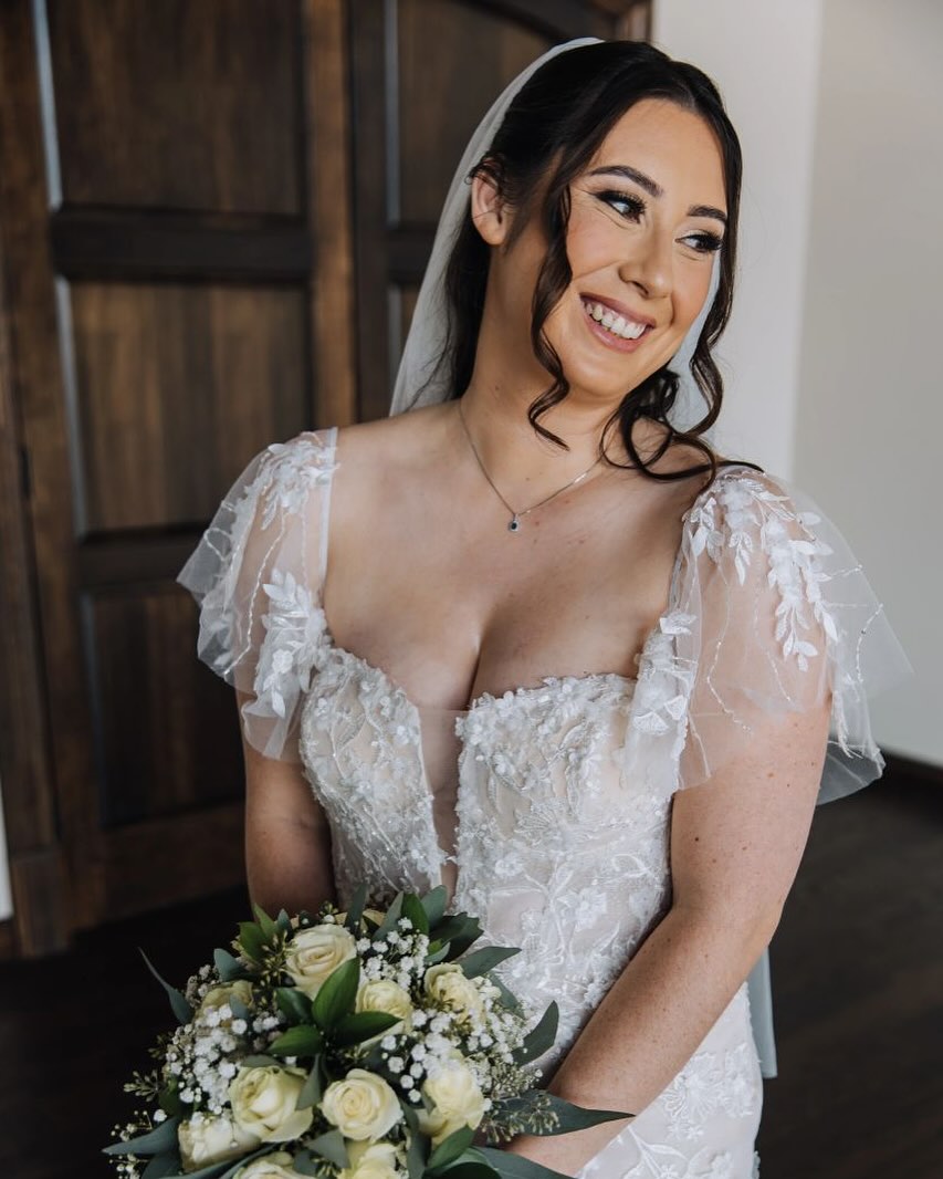 Alex😍
makeup by @glambyjo__ hair by @stylesbyjulia__
#browsbyjo#glambyjo#eyebrows#lip#threading#waxing#tinting#shaping#beautiful#binbrook#hamilton#gta#makeup#hair#clients#business#charlattetilbury#tooface#hudabeauty#fantybeauty#nyx#stilla#loreal#laneige#makeupbymario#makeup#wedding#love#creatingmemories