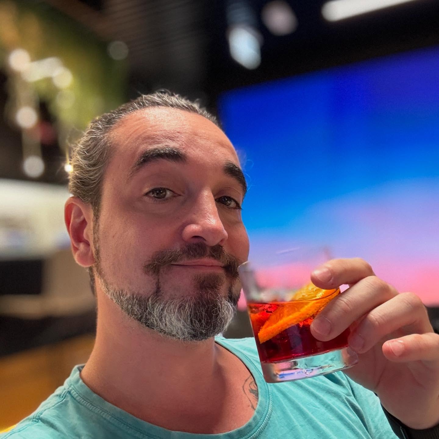 Un bello Negroni prima di andare. Arrivederci, Roma. A presto!
#baritone #opera #thatoperalife #artist #beautiful #classical #classicalmusic #classicalmusician #diva #instagood #love #music #musica #musician #opera #operahouse #operalife #operalover #operasinger #operasingerlife #operasingers #operasingersofinstagram #photography #singer #teatro #theatre #voice