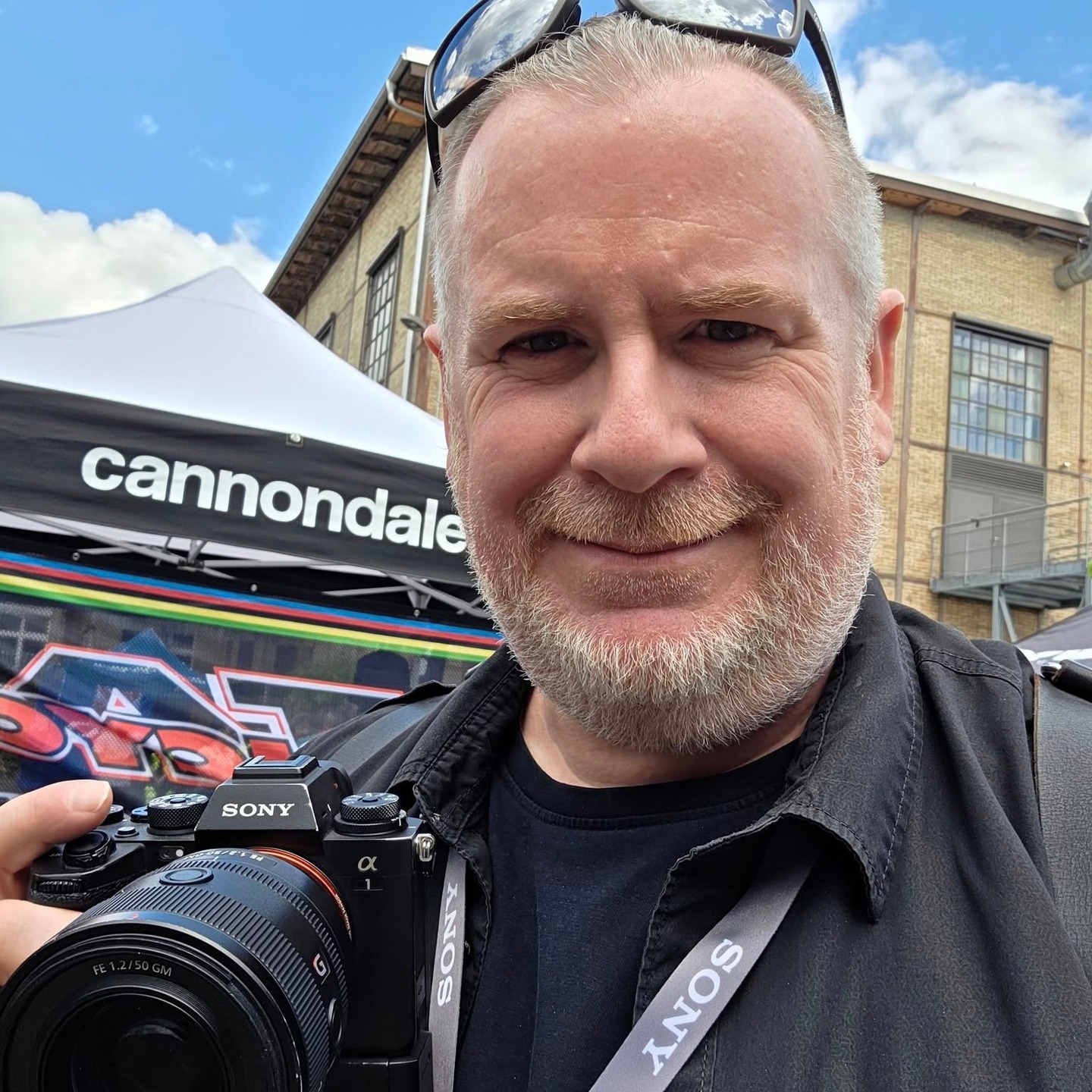 Dass wunderbare Erinnerungen an den diesjährigen Velofrühling bleiben, hat @patrick_kunz_com auch in diesem Jahr den Event bildlich eingefangen - Wir sind dankbar für die Unterstützung eines talentierten Profi-Fotografen!
#artistatwork #velove #winterthur #velofrühling