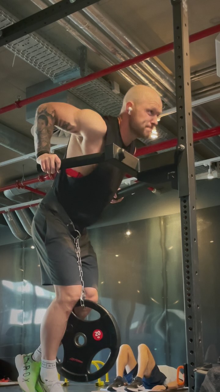 This isn’t just lifting…
It’s lungs burning, grip fading, and one more rep anyway.
I don’t train for the mirror —
I train for the mission.
#strength #endurance #relentless #hybrid #gym #life