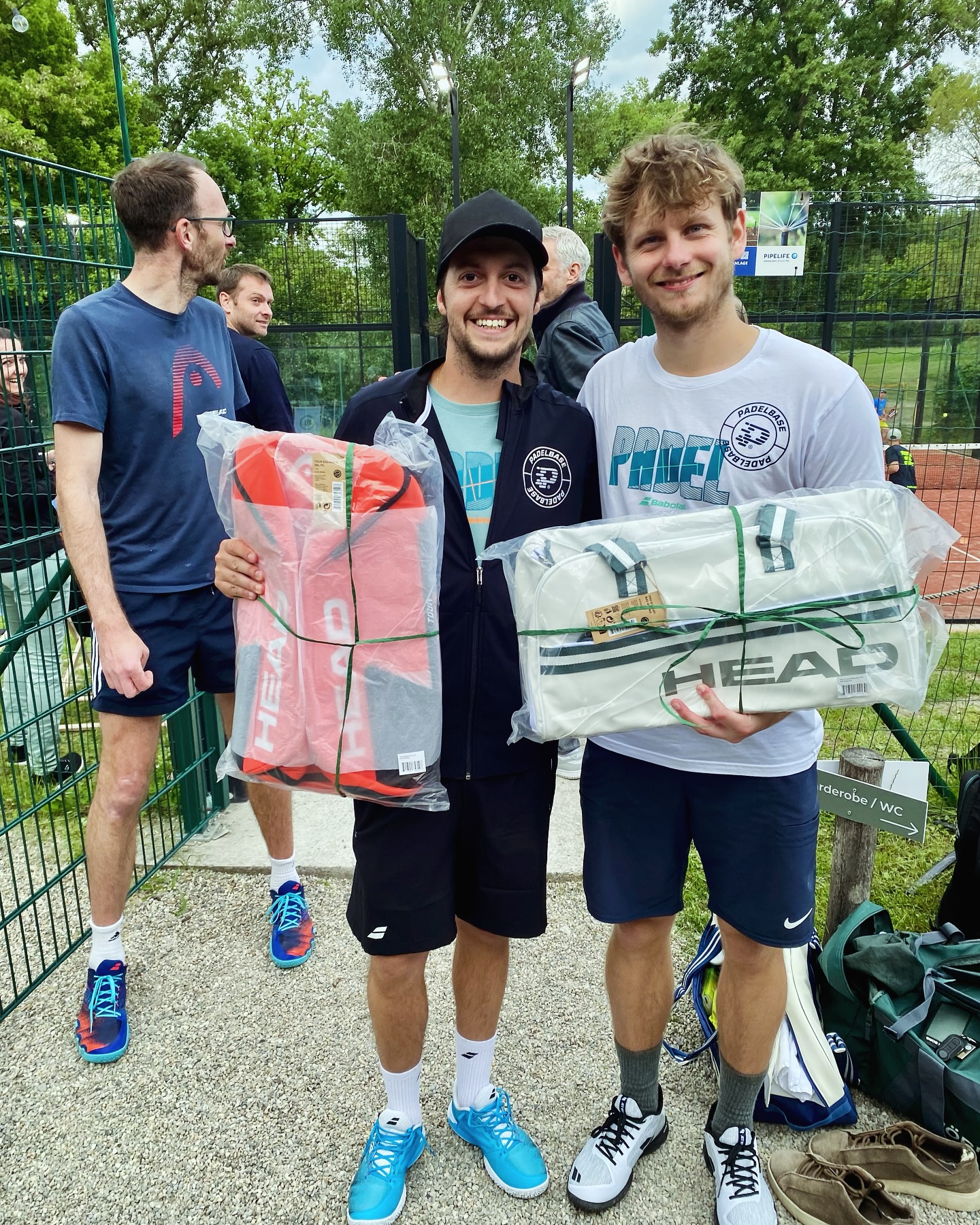 Das war unser erstes Padel Tulln Expert Turnier 🤩🏆
Danke an alle Teilnehmer und Besucher! 🫶 Spannende Matches, tolle Stimmung & gutes Wetter, was will man mehr 🥰
Herzliche Gratulation an die Sieger:
🥇 @bjoern.nareyka & @guillepujoln
🥈 @pedrolamarcaventura & Thomas Unterhuber
🥉 @matthias__holzer & Markus Adamek
Bis zum nächsten Mal! 🎈☀️
#padelexpert #expertturnier #padeltulln #tullnerleben #apu #austrianpadelunion #experttrophy