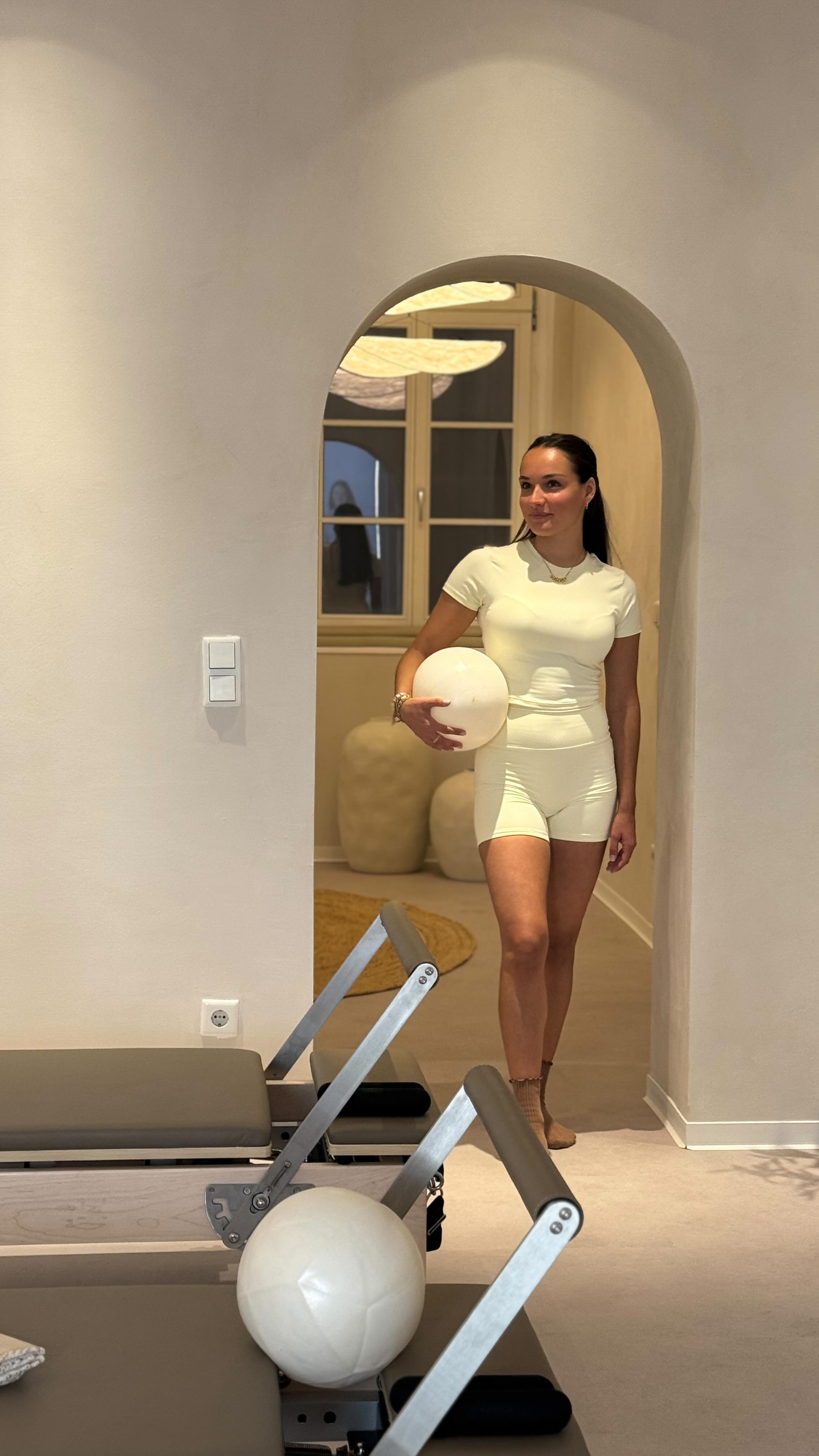 Things that will level up your Pilates instructor game 🌞 Our favorite one: Always keep in mind how you felt in your first session as a student yourself!
#velapilates #pilatestrainer #pilatesteacher #pilateslovers #pilatesinspiration