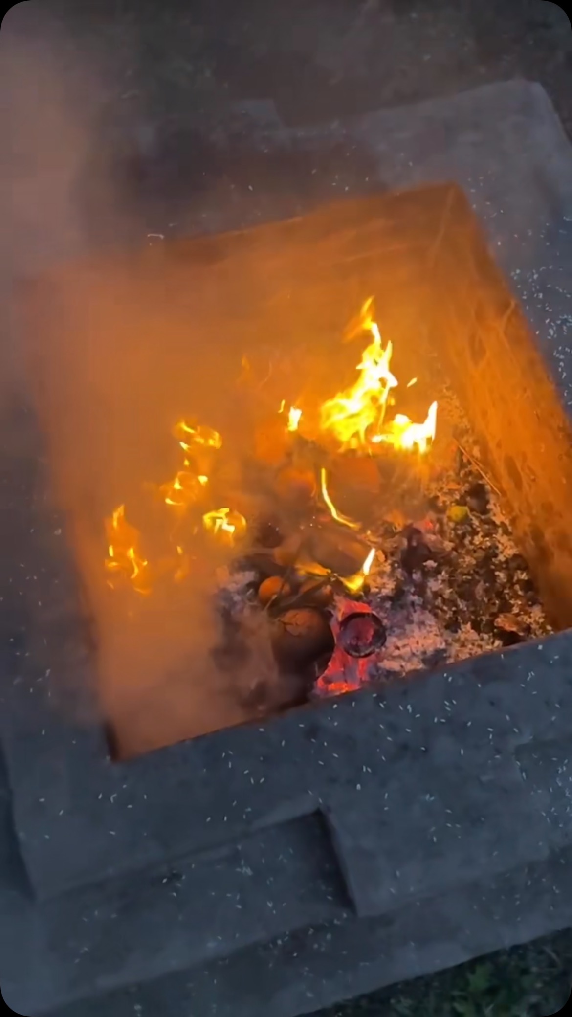 Our May New Moon Fire 🔥 blessings and healing for all who are connected to it… and beyond!
Thank you for the many who participated in person to hold the space for those distant. Remarkable energy!
JOIN US - each New and Full Moon 💥🔻 LINK IN BIO!
#serve #heal #connect #love #loveeveryone #lovethyneighbor #sacredfire #firepuja #homa #newmoonritual #newmoonblessings #fire #peacefires #nonprofitorganization