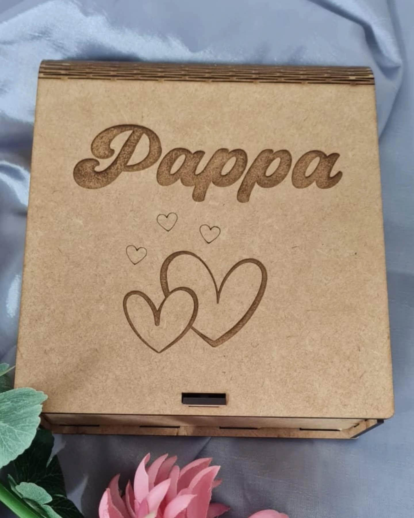 Box for nice treats for fathersday.
Personalize your box.
Place your order at 063 201 3292 or info@creatifhelderberg.co.za