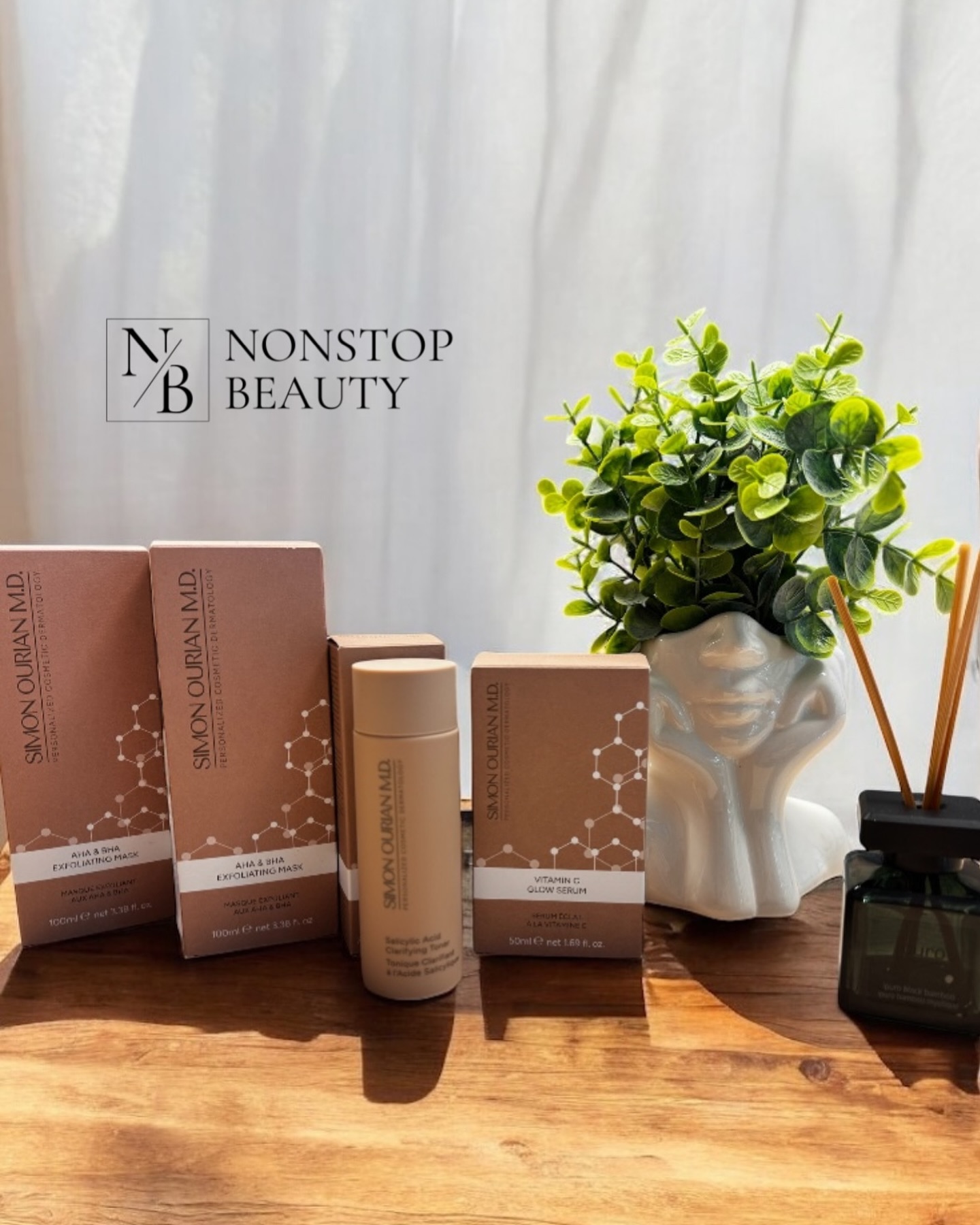 Glow wie die Stars – mit Dr. Simon Ourian MD 🧴
Entdecke die Geheimwaffe hinter makelloser Haut: Die exklusiven Skincare-Produkte von Dr. Simon Ourian – dem Beauty-Doc der Hollywood-Elite. 🌟
Zu den Produkten kommst Du über den Link in meinem Profil 🔗
Luxuspflege, die wirkt. ✨
#SimonOurianMD #SimonOurian #drsimonourian #epione #skincare #skincareroutine #glowingskin #antiaging #healthyskin #luxuryskincare #skincareinnovation #newskincare #celebrityskincare #skincareobsessed #beautysalonsalzburg #austriacosmetic #österreichbeauty