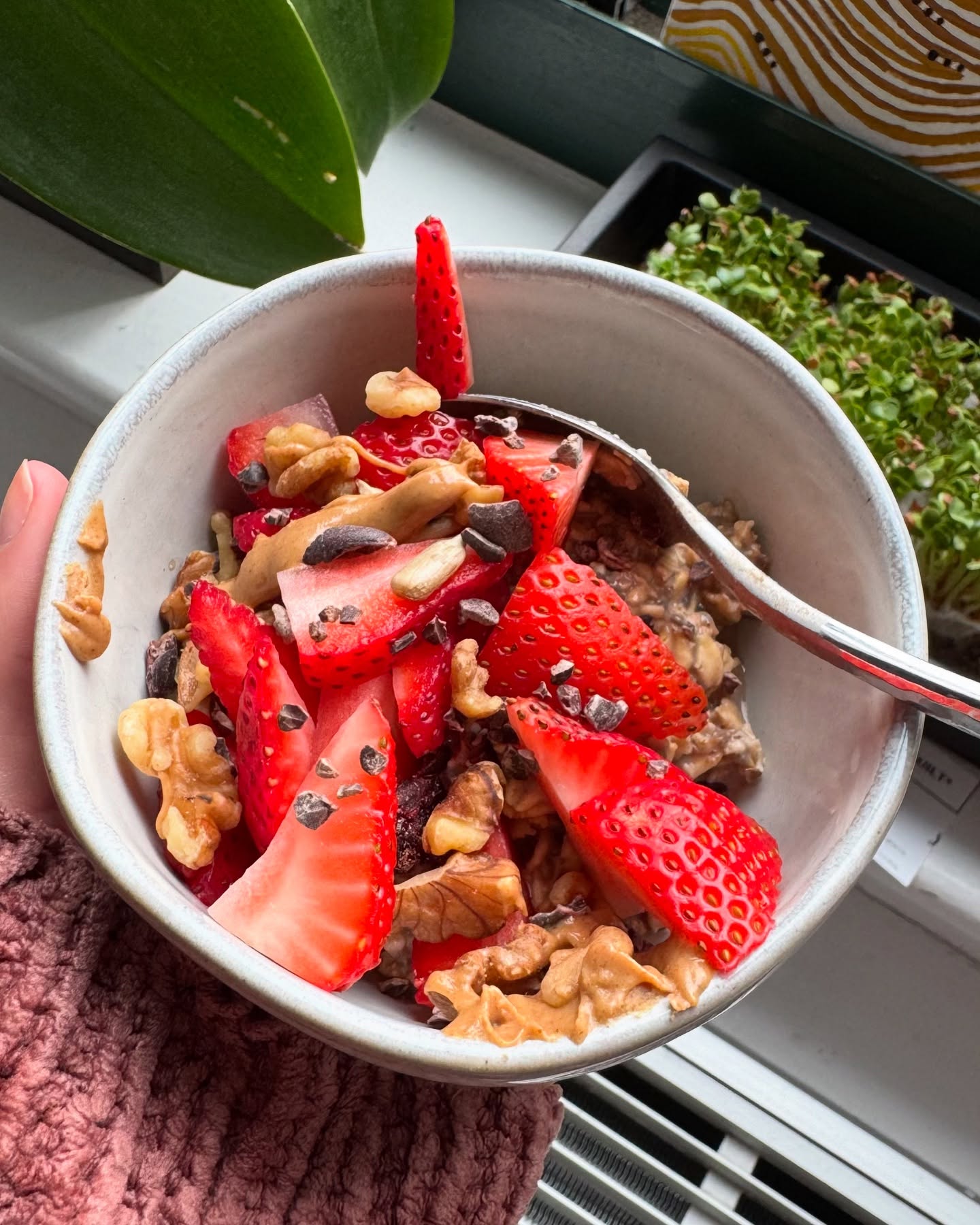 The original superfood - FIBER! 🥦
Fiber is a long chain of carbohydrates found in all plant foods that we as humans can’t break down! 🫑 Fiber is essential for the function of the digestive system and it supports our heart health and blood sugar balance. Because we don’t digest fiber, it actually acts as fuel for our gut microbiome. 🦠When our gut microbiome is well fed it works to improve our digestion, reduces inflammation, improves mood, and supports the immune system! 💫
Check back for tips on how to add fiber to your day!
#wellnesswithcourtney #food #nutrition #registereddietitian #RD #holistic #integrativeandfunctionalnutrition #guthealth #balancednutrition #goodmoodfood #eatingformentalwellness #supplements #nourish