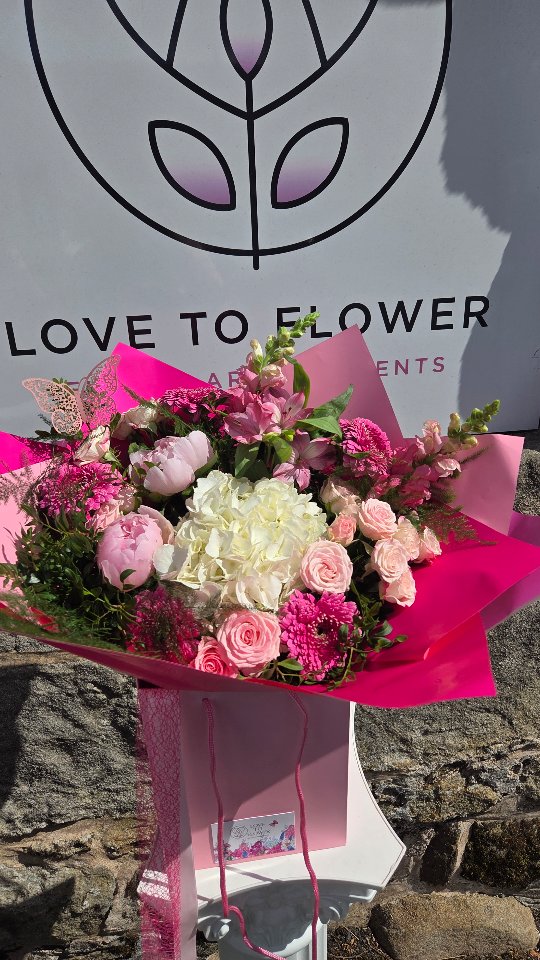 🌸🎀💕🐙🩷
www.lovetoflower.co.uk
#pinkpinkpink #glasgowgifts #giftideas #babygirl #flowerdeliverynearme