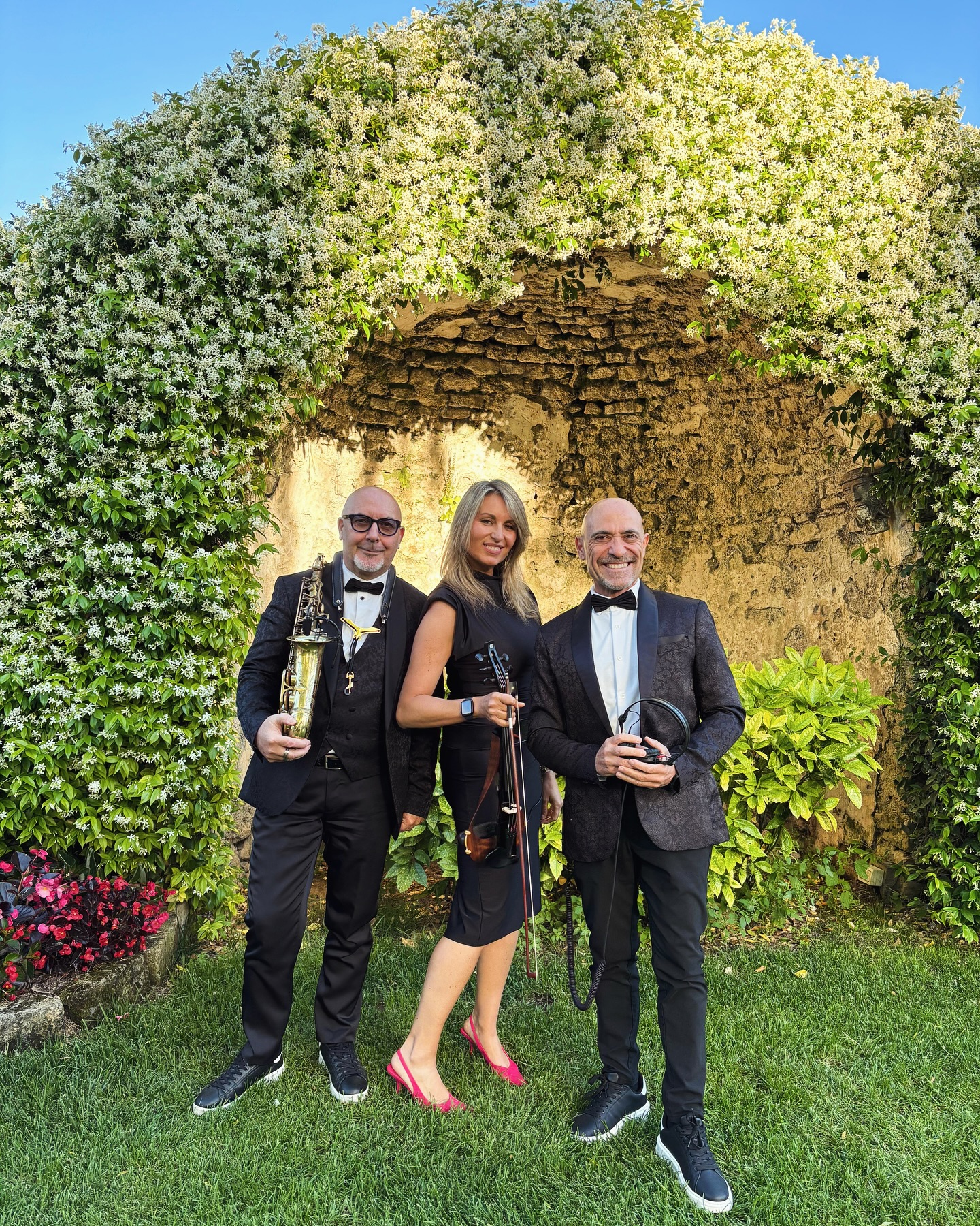 Splendido trio ieri sera all’ @abbaziadisantandrea 🌿🎻🎷
.
.
.
#musicplannerbystefanocapasso #abbaziasantandreainflumine #santandreainflumine #wedding #musicamatrimonio #musica #matrimonio #weddinginrome #weddingdj #weddingviolin #weddingsax #weddinginitaly