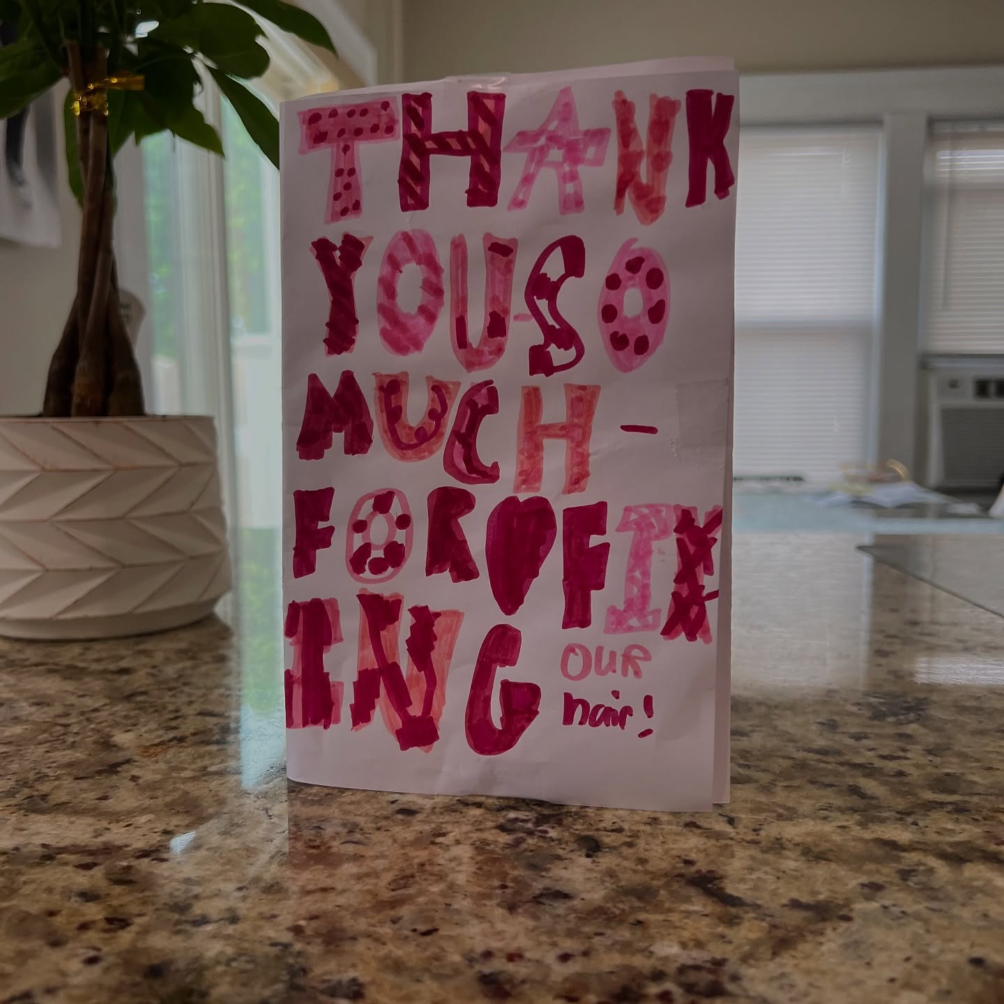 This little note means the world to us 💛
After her treatment, this sweet girl surprised Cinthya with a handmade thank-you card — full of colors, hearts, and the purest words only a child could write.
It’s moments like these that remind us: we don’t just remove lice…
We help kids feel safe again.
We help parents breathe again.
And sometimes, we even get drawings that melt our hearts.
Swipe to see the card 💌
Because sometimes the smallest hands give the biggest thank yous.
#ByeByePeskyLice #ThankYouNote #RealStories #LiceFreeKids #InHomeCare #FamilyMoments #Heartwarming #TrustedByParents #LiceExpert #peaceofmind