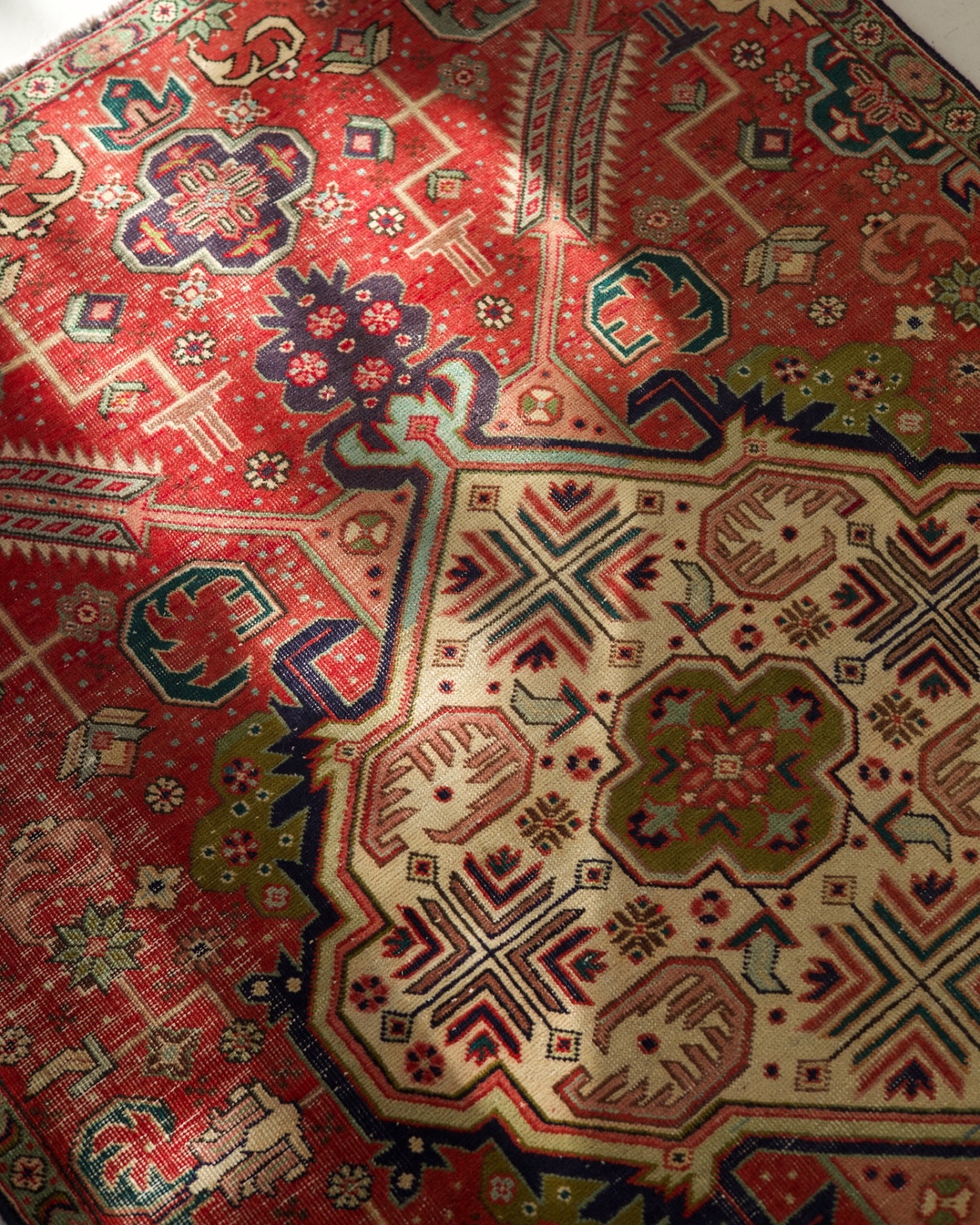 When it comes to the pattern of this rug, I would describe it as a blend of floral and geometric designs. It can be quite rare to find a rug like this and the weavers preferred to keep patterns simple and not overly intricate, using a mix of basic colors!
Isn't it a beauty for any eyes?