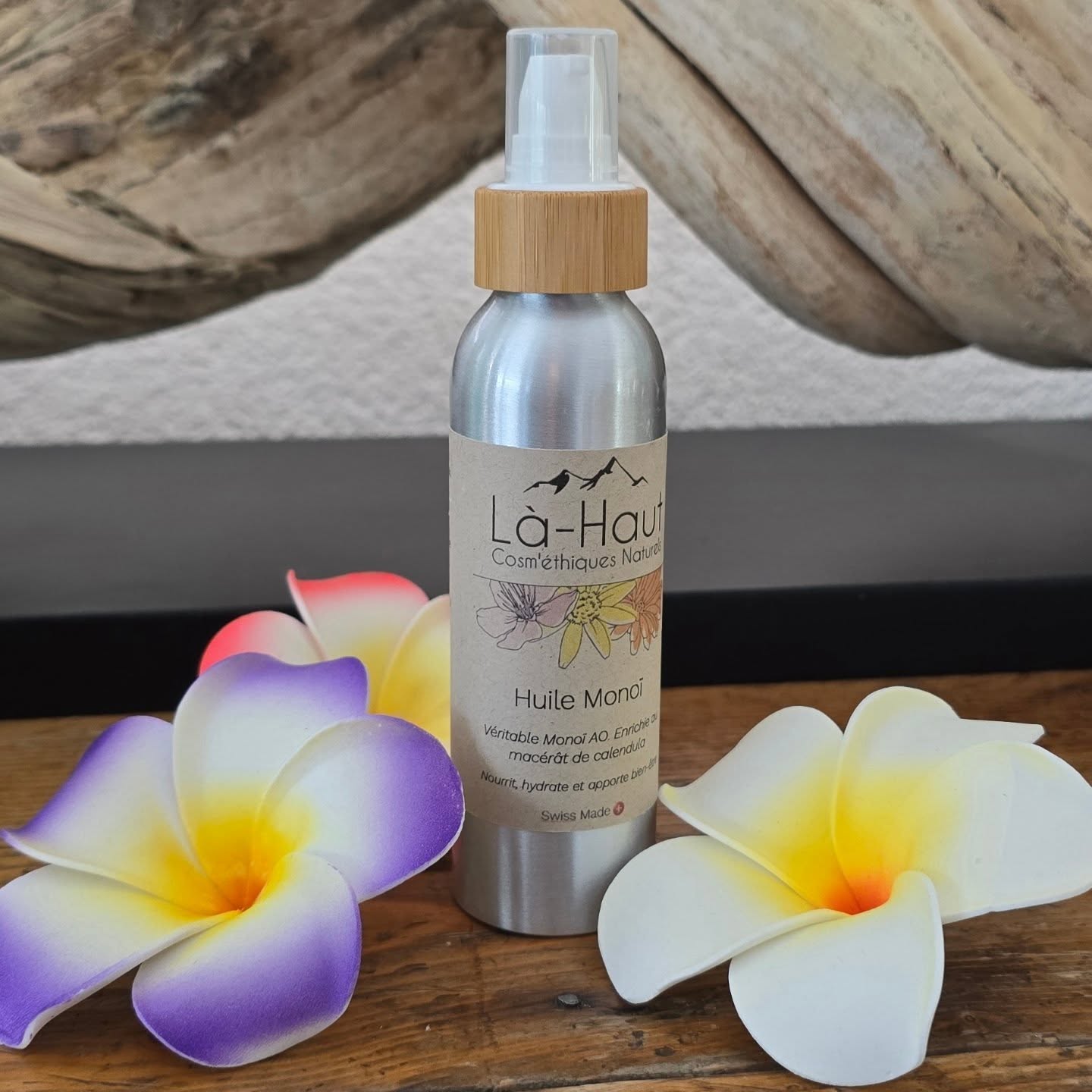 🌸L'édition été MONOÏ de Là-Haut cosm'éthiques est disponible.
🌴C'est un avant-goût de vacances, un parfum enchanteur.
Savon, gommage sucré, huile corporelle et bougie beauté des îles.
Viens les retrouver sur mon site internet www.entrelacsetmontagnes.ch ou me faire un petit message si tu souhaites les tester.