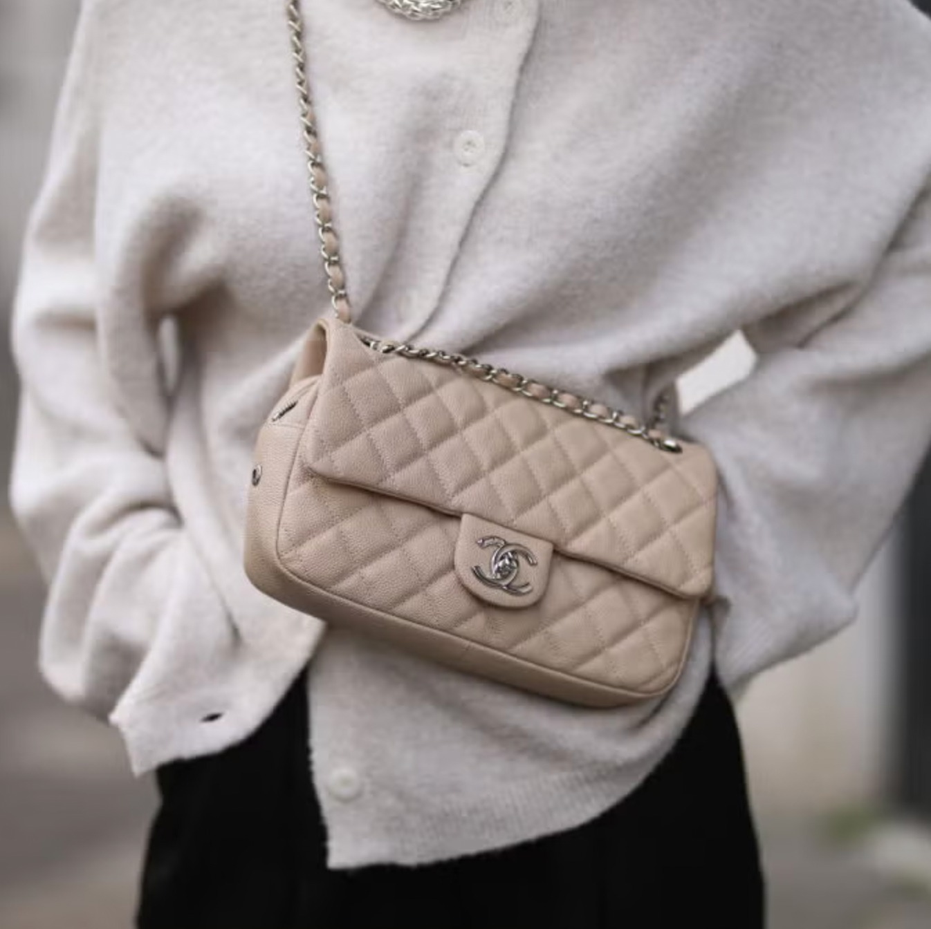 L'héritage des sacs Chanel est une véritable révolution dans la mode ! Quels sont vos sacs préférés de cette maison mythique ? Link in Bio