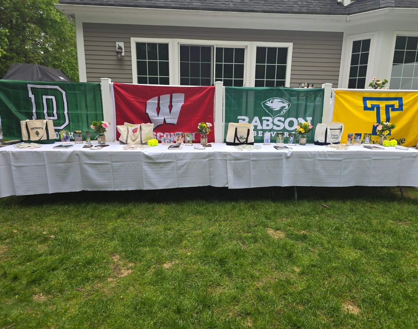 We absolutely loved this graduation party table for LS grads Gabby, Claire, Allie and Ashleigh! Congratulations girls! 🎉