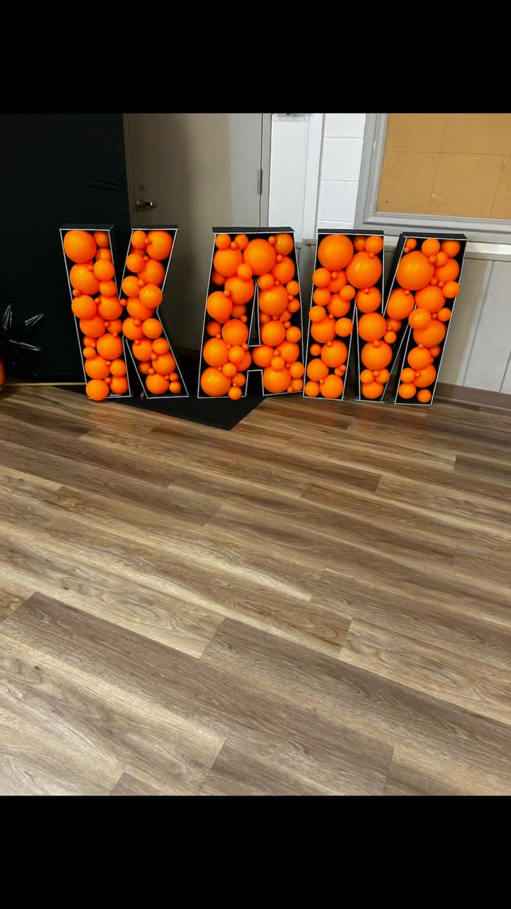 Book your next event with @iconicballoondesigns