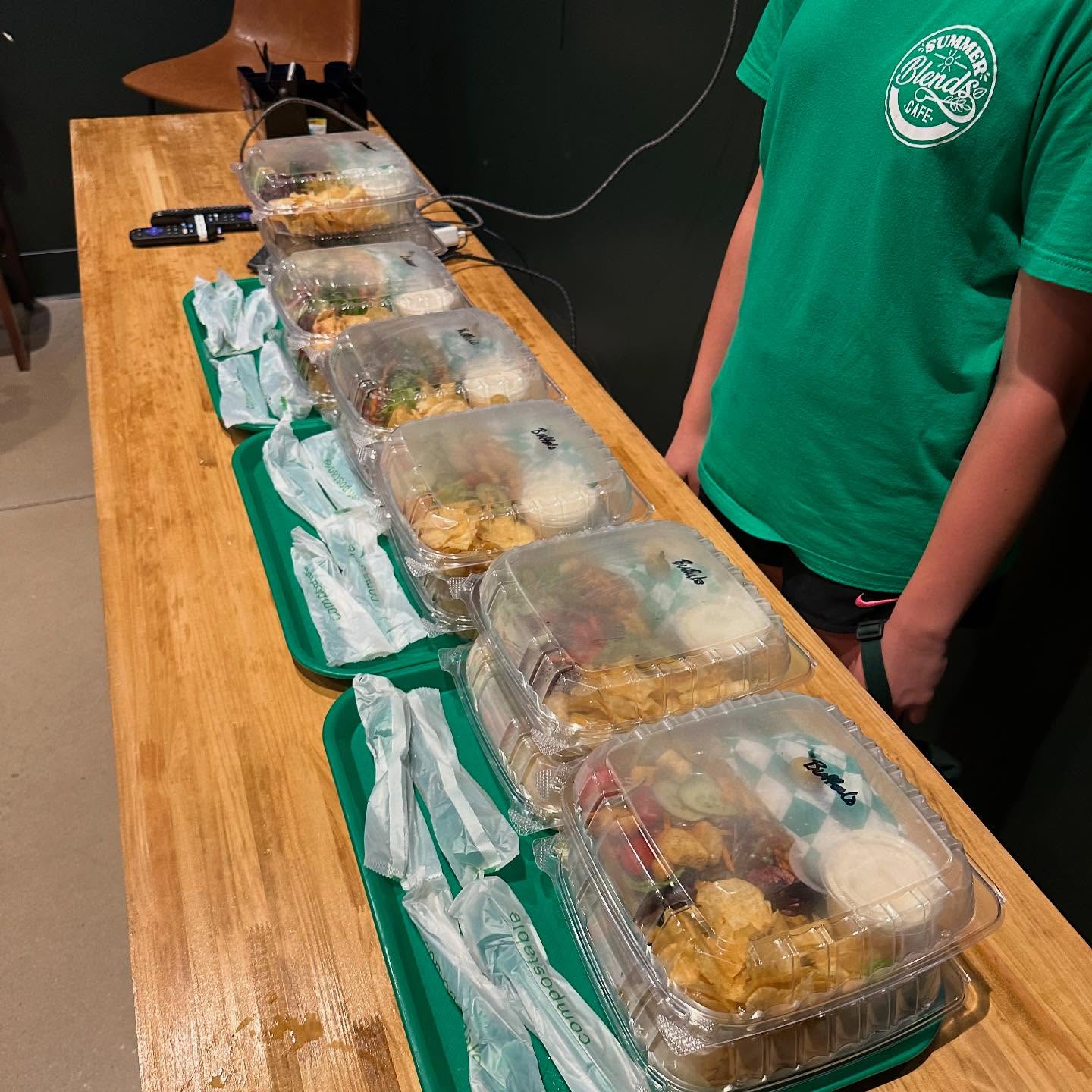 Catering to the ownership and coaching staff of @austinmetrohockey @crossovertexas 🥗🌯💚