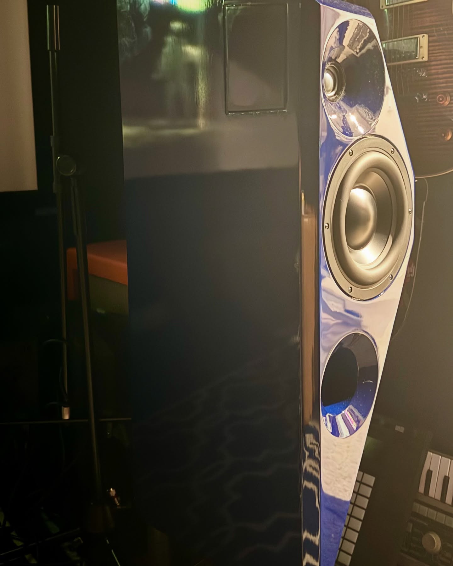 Boom boom boom boom I want you in my room