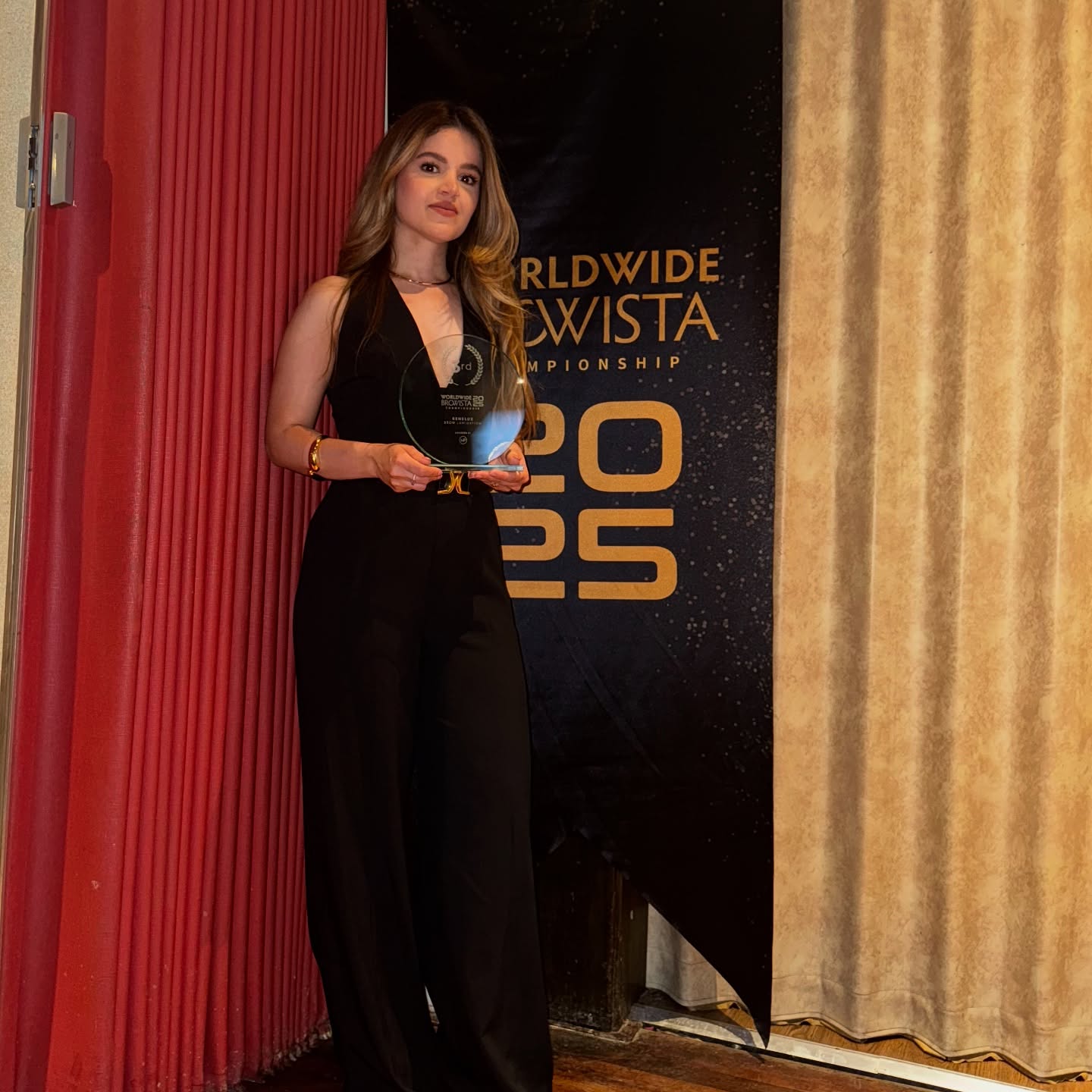 OMG… I placed 3rd in the BENELUX!🤩
What an experience… Last week, I spontaneously signed up for the Browista competition thanks to the lovely Anna @soultouch.sneek , and today, I’m beyond proud to share that I won 3rd place in the Brow Lamination category! 🏆
It was my very first time competing, and to already achieve this result… I’m so proud of myself and incredibly grateful for this recognition. It gives me even more motivation to keep growing in my craft and to continue building my passion.
This award means so much more to me than just a spot on the podium. It’s a reminder that anything is possible when you dare to try, keep learning, and never give up.
Today, I’m celebrating this moment. With pride. With gratitude. And with a heart full of passion.
Here’s to many more milestones to come!❤️