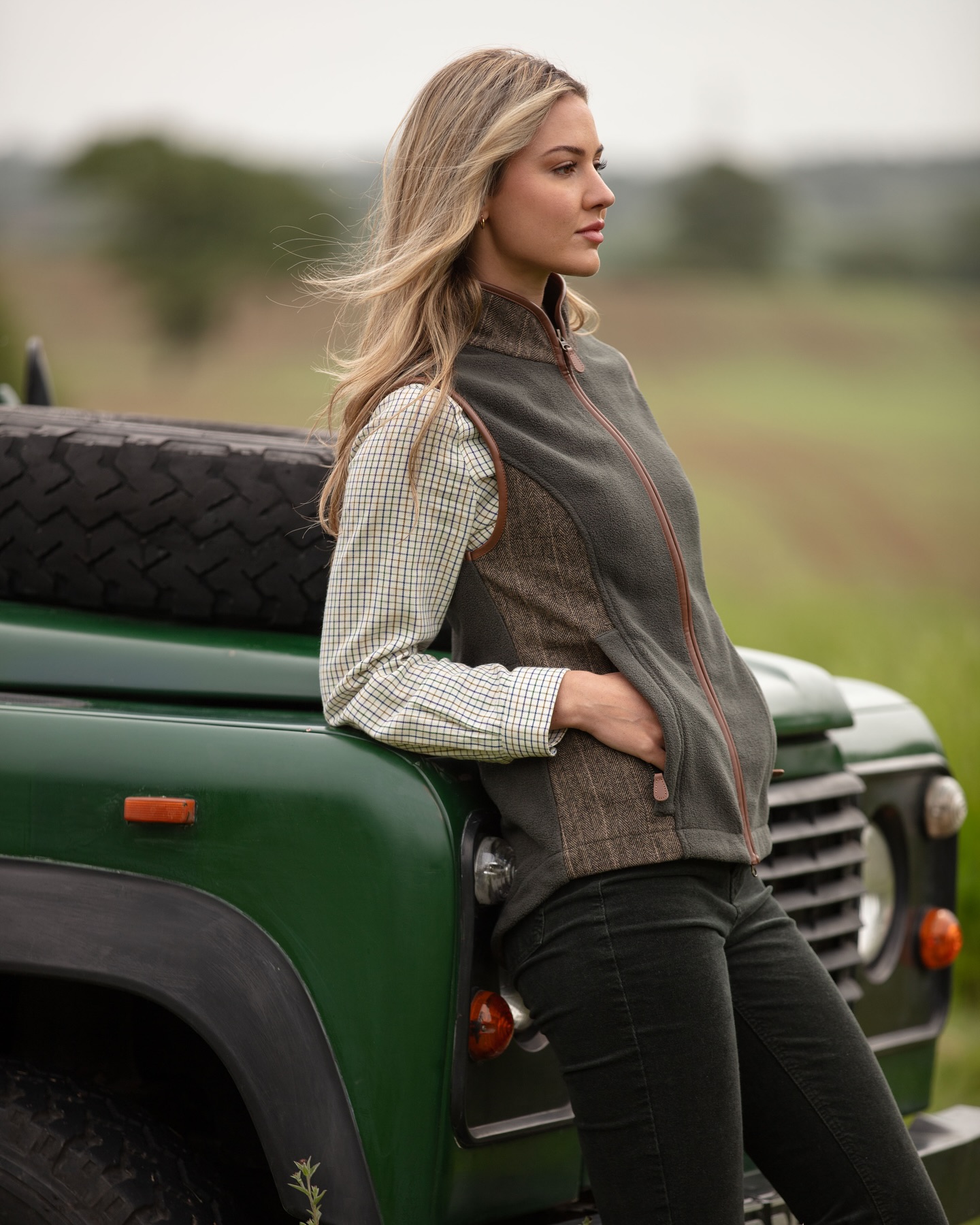 🍃 Timeless country elegance, redefined. 🍃
Our Forest Green Tweed Ladies Gilet is the perfect blend of classic British style and functional comfort. Designed for crisp countryside mornings or brisk walks with your loyal companion 🐾, this gilet adds effortless sophistication to any outdoor adventure.
Crafted with herringbone tweed and tailored for a flattering fit, it’s a staple piece you’ll reach for season after season.
✨ Tap to shop | #GunnerAndHoundStyle #CountryChic #TweedSeason #FieldToFashion