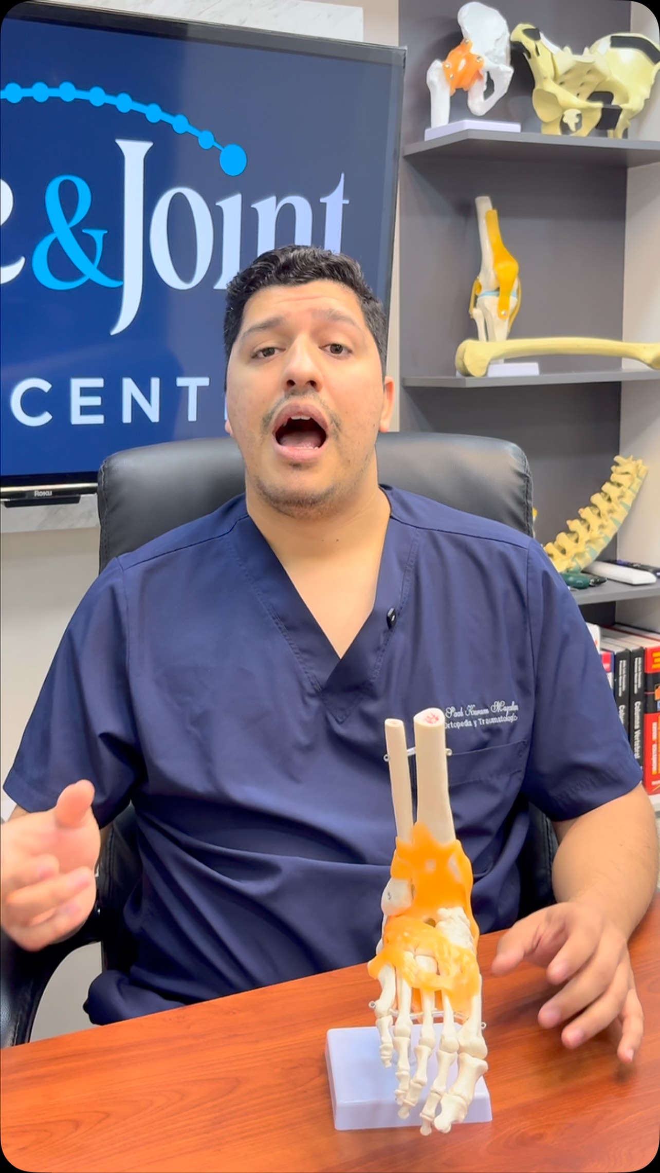 ¿Usas este tipo de calzado y te duele el tobillo o el pie?
No ignores esas molestias. Podrían ser señales de algo más serio.
¡En Spine and Joint aliviamos tu dolor!
Traumatología y Ortopedia | Alta especialidad cirugía de columna vertebral | Medicina regenerativa
#juanetes #esguincedetobillo #fascitisplantar
📲 Mándanos WhatsApp haciendo clic aquí https://wa.link/tl4qqj o al 81 2612 7656
Nos ubicamos en 📍R. de la Plata 113, San Pedro G.G. N.L.