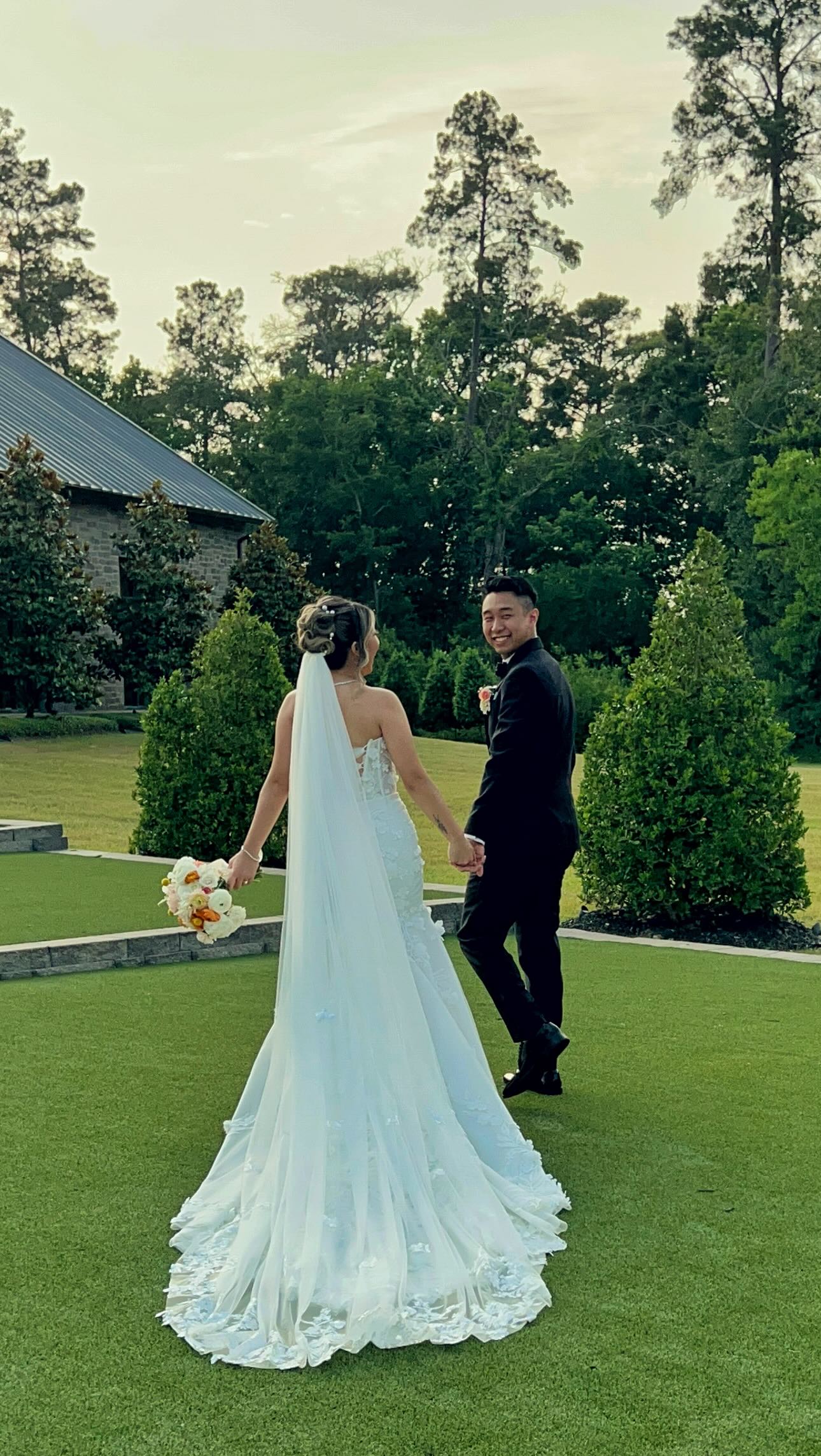 J & V 🤍
After 12 years of being together, these two finally tied the knot on the most perfect and beautiful day.
.
.
.
Planning: @themajesticwedding
Venue: @theluminairevenue
Photography: @mikeloandlindsey
Videography: @reverentweddingfilms
Catering: @kimsonrestaurant
Beauty: @tiffanyglammakeup
Floral/Decor/Photo Booth: @nbwedding20
Personal flowers/dance floor: @jt_flowers_and_decor
DJ: @willtheweddingdj
Cake: @wholefoods
Boba: @theteahousett
Transportation: @onyxlimousine
Cold Sparks: @roarovertexas
Lion Dance: @vttliondance
Strings: Houston String Music