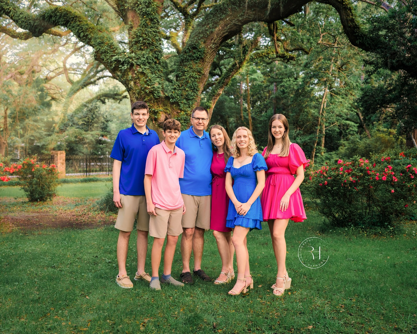 At RHoward Photography, we believe that family is at the heart of every story.
In this family spotlight, we had the pleasure of capturing the beauty of the McMullen family through our lens. Each carefully composed photograph tells a unique story, showcasing the love, warmth, and connection that binds them together. ♥️
#destinphotographer
#FamilyPhotography
#CherishedMoments
#FamilyFirst
#PhotographyWithHeart
#familyphotos
#familyphotographer
#familyphotoshoot
#family #familytime
#familylove
#naturallight
#CaptureTheMoment
