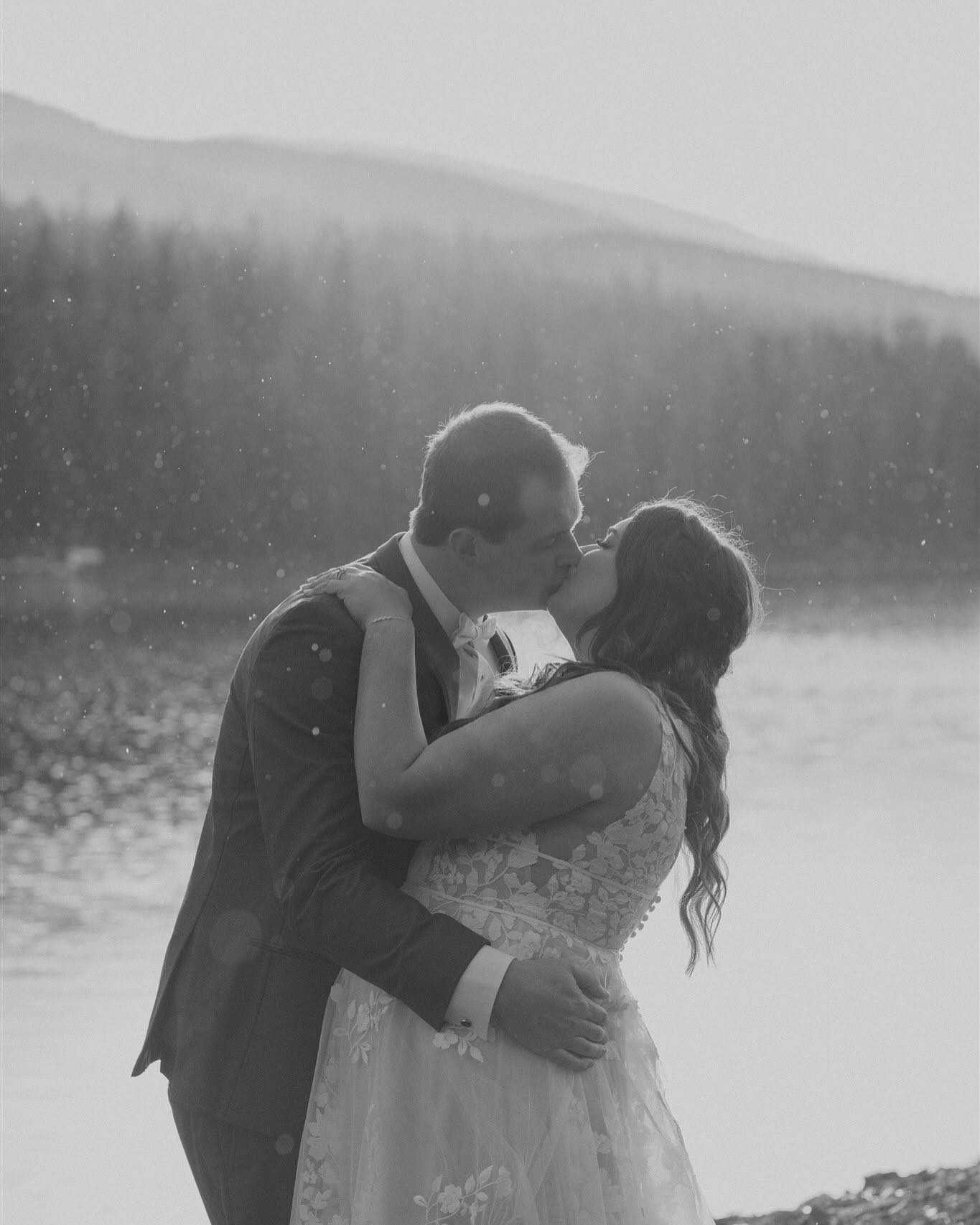 Happy happy happy belated anniversary to these two 🤍