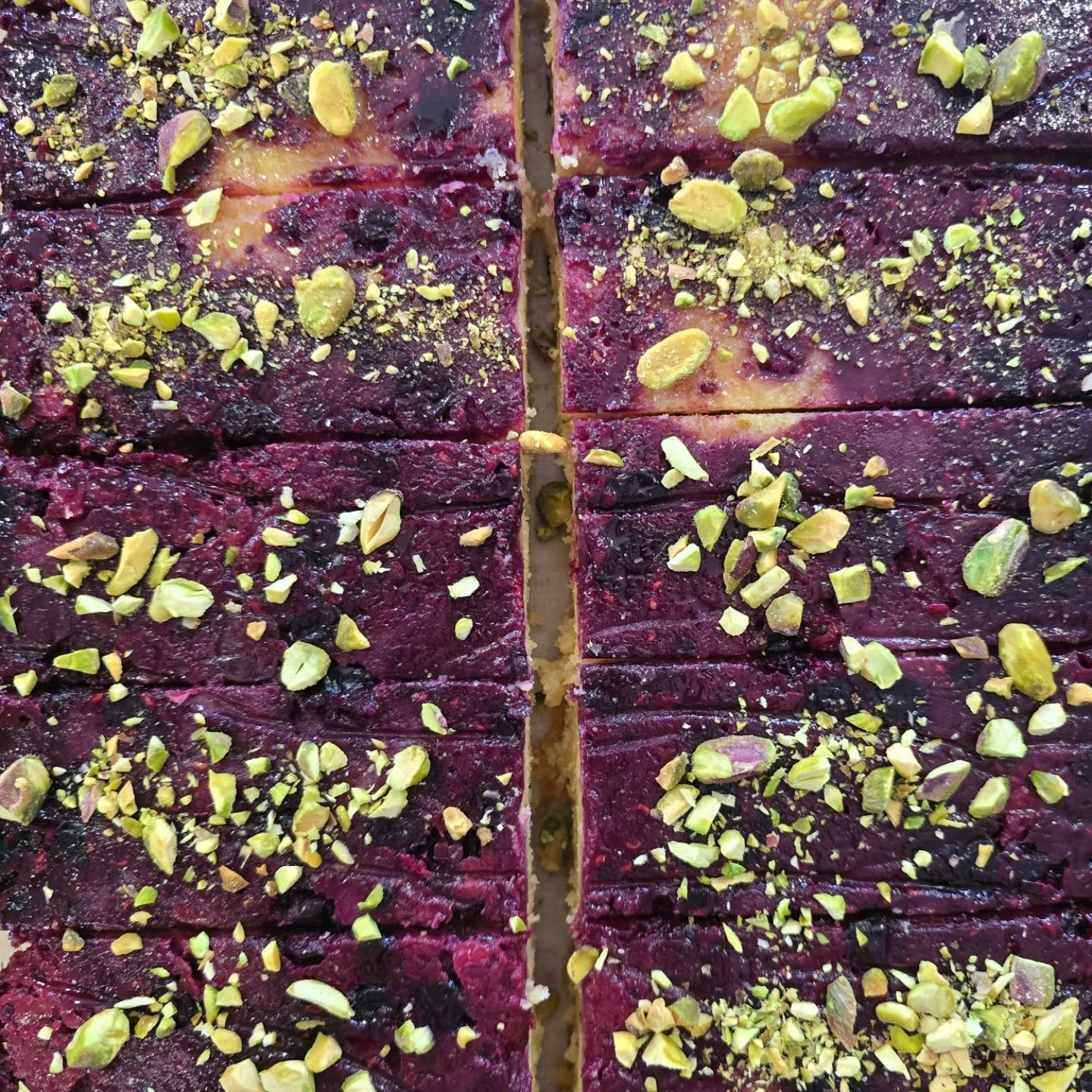 The finished cake: our lemon, summer berry, almond & polenta cake 🍓🍒🫐
Zesty lemon, golden polenta, ground almonds, berry compote & lemon soak! 🍋
Layers of flavour —baked into something truly special.
Naturally gluten-free, gently rustic, and bursting with sunshine 🌞
www.getlayerdcake.com
#layerd_cakes #eatgoodcake #eatbettercake #coffeeshopsupply #bakingbusiness #bakefromscratch #allbutter #CoffeeShopTreatsAtHome #GlutenFreeBakes #RusticBaking #SmallBatchBakery #LayerdKitchen