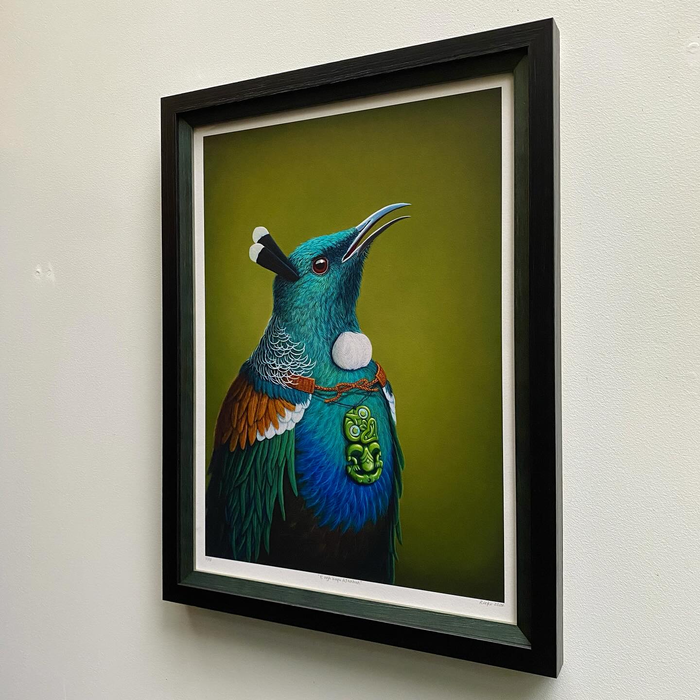 Limited edition fine art print “E ngā kupu ātaahua” by Rieko is moving fast. Don’t miss out. This one is framed with a metallic like green moulding and black woodgrain outer moulding is available now in the gallery or online at our webstore.
#riekowoodfordrobinson
#wellingtonartist
#newzealandartist
#túi
#tui
#crawfordpicturemouldings
#nzframers