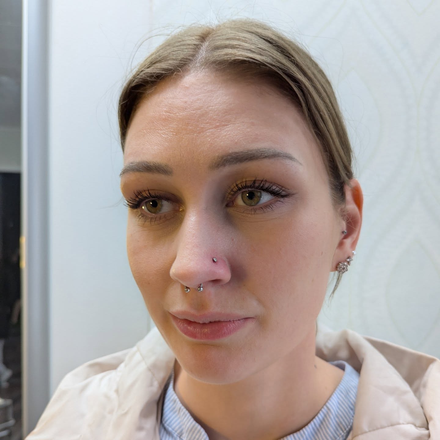 SĂ„ snyggt det blev! #nosepiercing + #septumpiercing
#nostrialpiercing #piercingstudio #hÀssleholm
#piercersinceyear2000 by @ulrikaluckabauer
#webshop
evilwoman.se