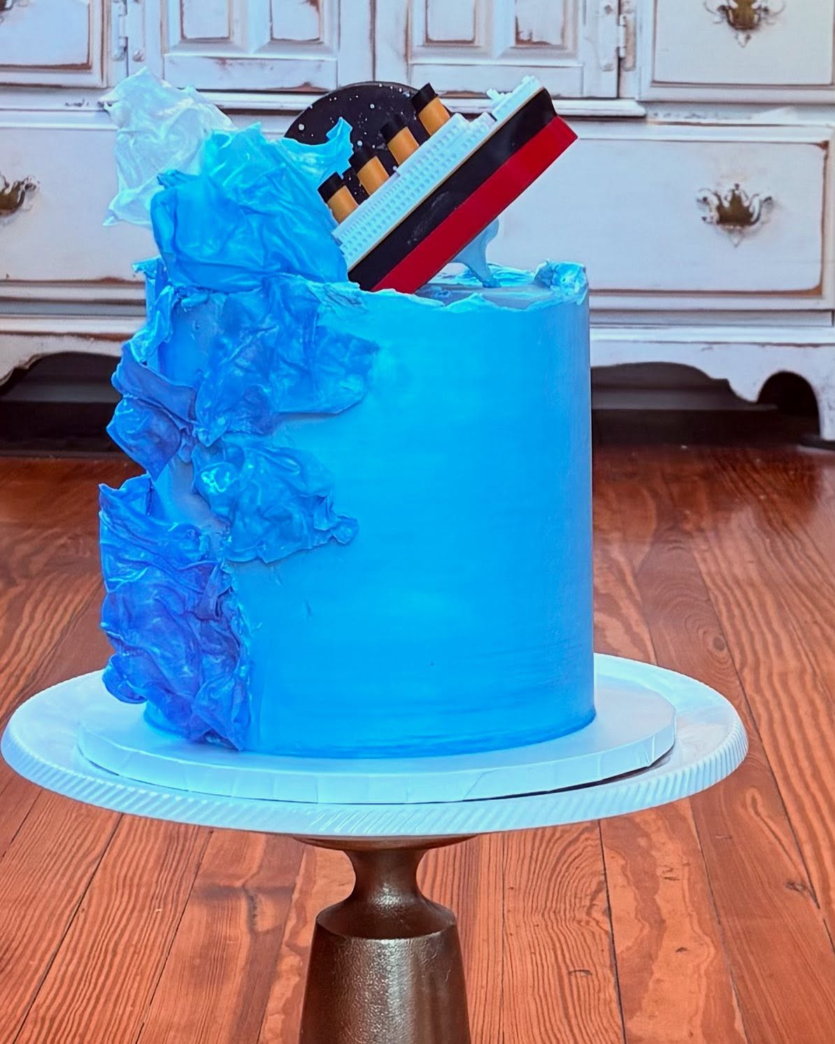 #titanic🚢 #titaniccake #titaniccake🌊🛳️ #customcakes #cakes #cakedecorating #ricepapersail #buttercreamcakes #murielscakesandcookies #edibleart #baker