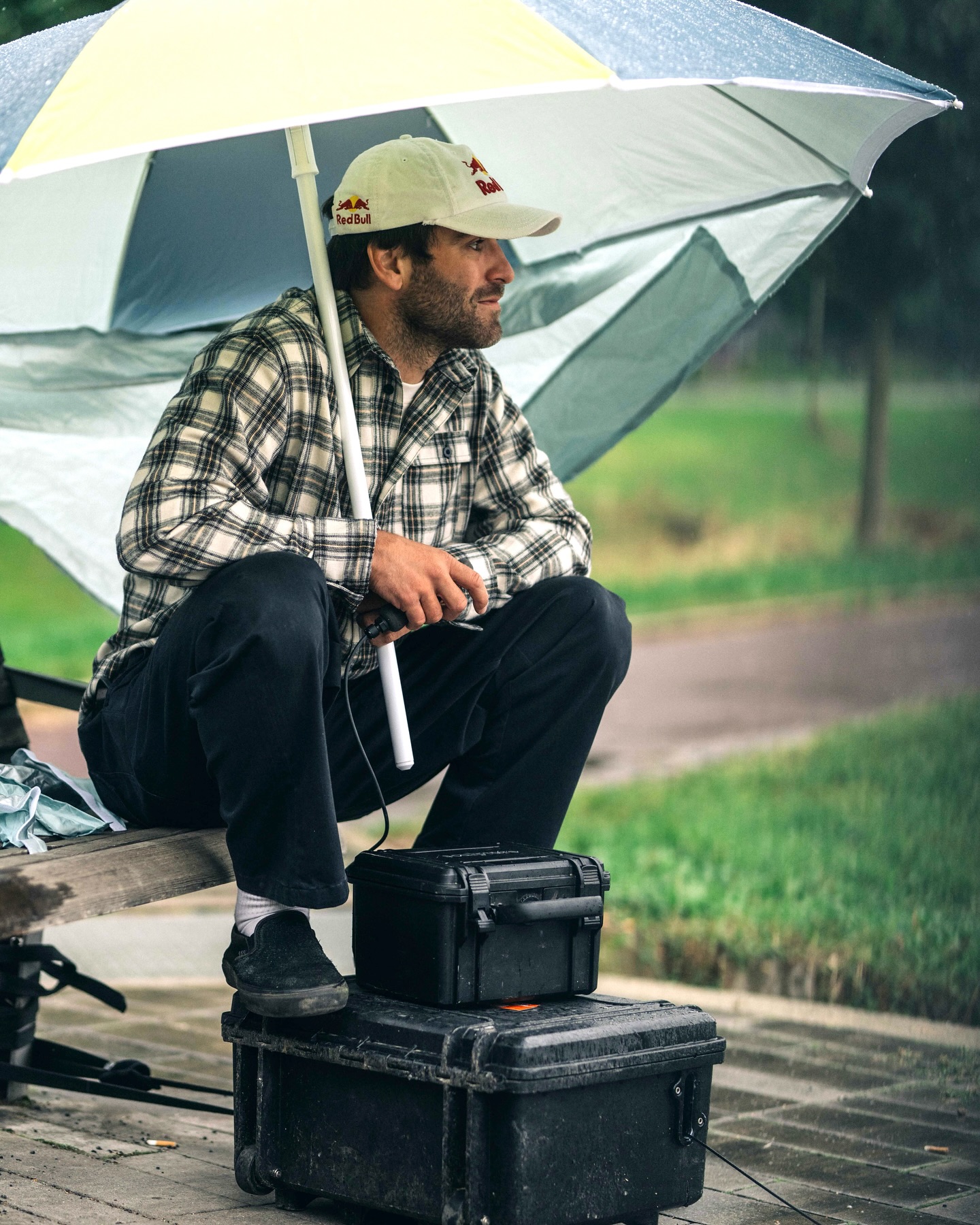 Rainy shift for @domhernler during the @mysticboarding trip through Prague 🌧️
If you haven’t seen the clip yet, you definitely should. Once again, it’s a banger!
#pulledbysculpture #dedicated