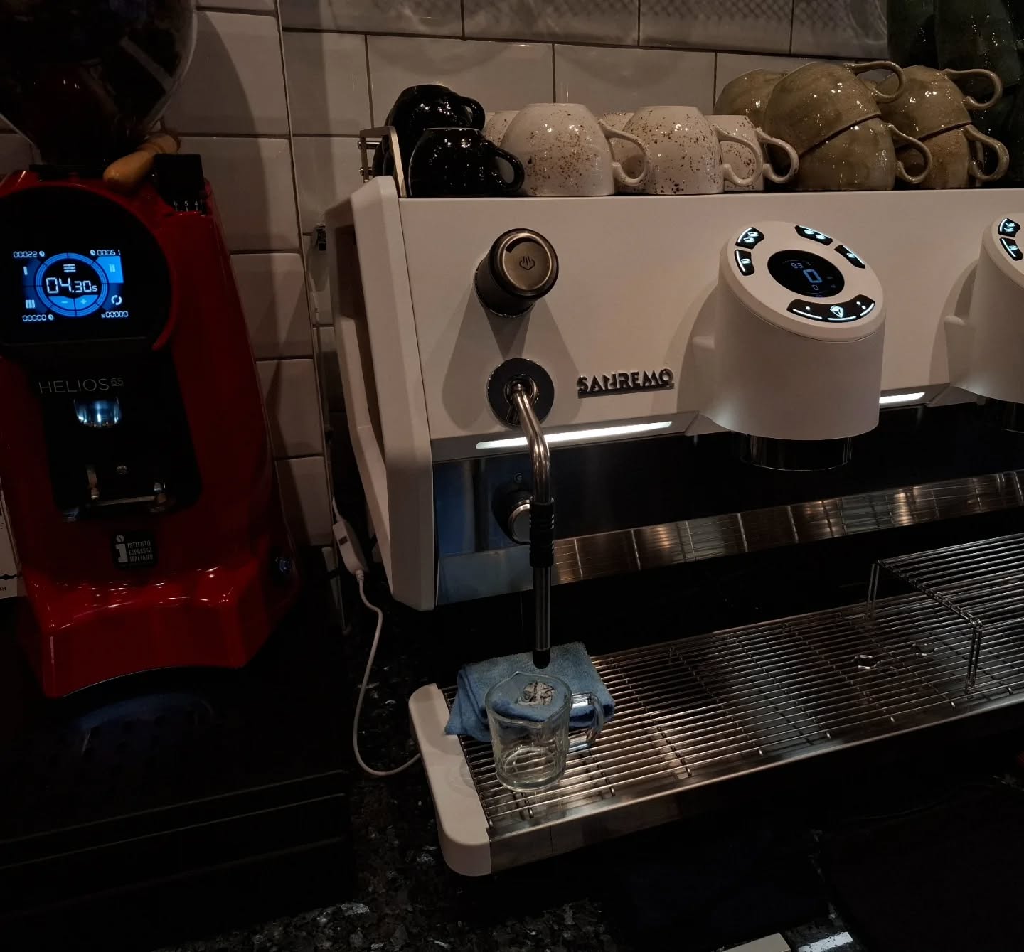 Coffee is finally on ☕👌
After a long wait our coffee machine has arrived and we are thrilled 😁
Enjoy your first cup on us. Drop by, have a breakfast and we'll treat you to lovely cuppa... See you east Sheen.
#eastsheenvillage
#richmond
#coffee
#coffeelover