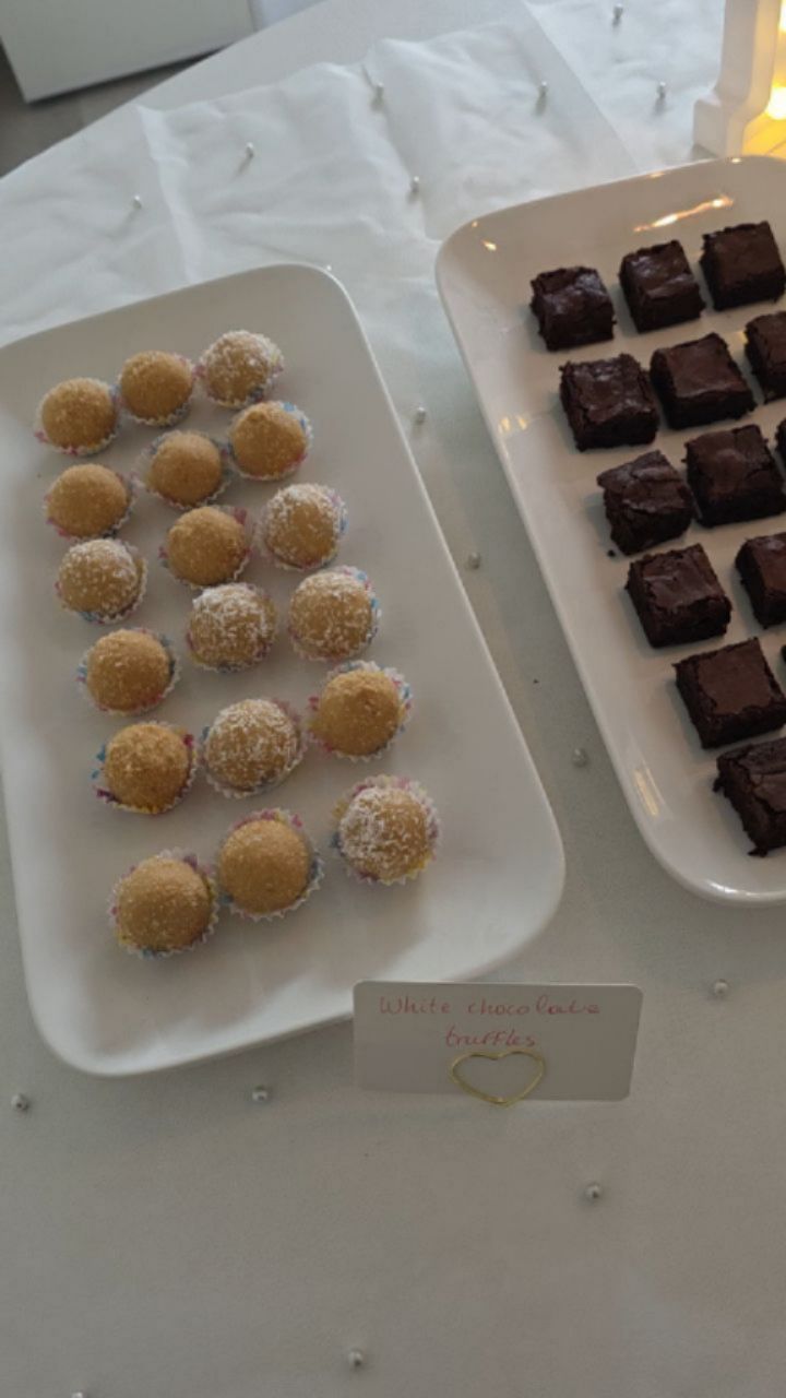 Love, love, love ❤️
Stel jouw eigen Dessert Bar samen!
Wil je iets unieks voor je feestje of evenement? Met mijn op maat gemaakte dessert bar kies jij zelf de lekkernijen, kleuren en het thema – en ik zorg dat alles perfect wordt uitgevoerd! Ideaal voor verjaardagen, babyshowers, gender reveals en meer.
Create Your Own Dream Dessert Bar!
Want something unique for your next party or event? With my custom dessert bar option, you choose the treats, colors, and theme – and I’ll bring it to life! Perfect for birthdays, baby showers, gender reveals, and more.
Let’s design your sweet table together!
#dessertbar #desserttable #party