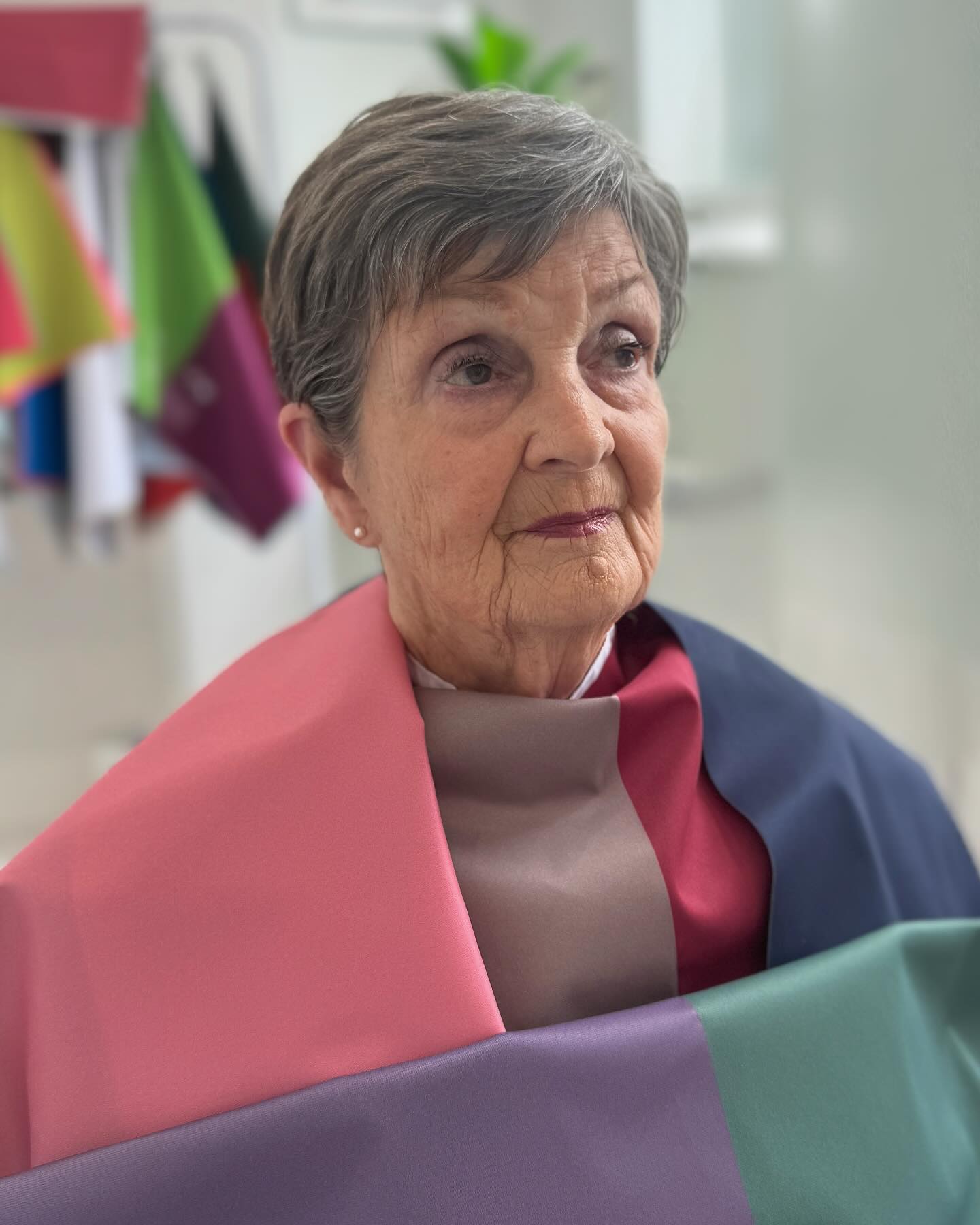 ✨Today I analysed the lovely Steph and we landed on Soft Summer as her best fit!
She’s quite neutral, so while she can get away with a few warm tones, the soft, cool, and muted shades really bring her to life!
And yes — she can wear gold! I’ll explain how that works for a cool season in an upcoming post 👀
GREY HAIR -
It can be trickier to determine someone’s season when they have grey or silver hair, especially if their natural colouring has softened over time.
That’s because the hair no longer provides the same contrast or warmth/coolness cues it once did — and grey can appear warm or cool depending on the lighting and what’s worn nearby. Which is why my bright white room really helps us out!
In these cases, we focus more on the skin tone, eye clarity, and how colours reflect on the face in real time. It’s all about the overall harmony — not just the hair!
••••••••••
#softsummer #colouranalysis #thestylepassport #personalstylejourney #coolundertones #colourconsultant