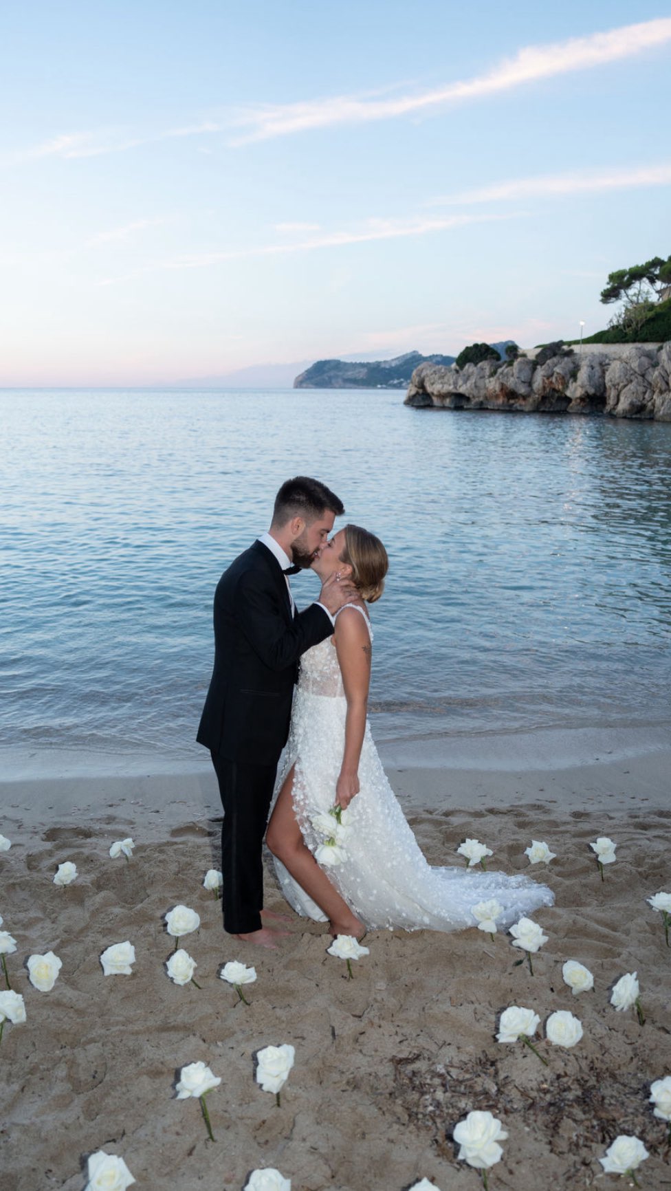 Mallorca Love
Barefoot, just married, and free.
One day after the “I do” – no timeline, no rush, just waves, laughter and the kind of love that lasts.
After-wedding shoots hit different when the sea is your witness.
Planning your wedding?
Let this be your sign to slow down and celebrate your way.
Tag your future wedding partner.
Video: @thoselittlethings.de
Planning: @levin.wedding
Foto: @klassen.weddings
Dress: @brautbluete
#afterweddingshooting #beachlove #justmarriedvibes #destinationwedding #mallorcawedding #mallorcamagic