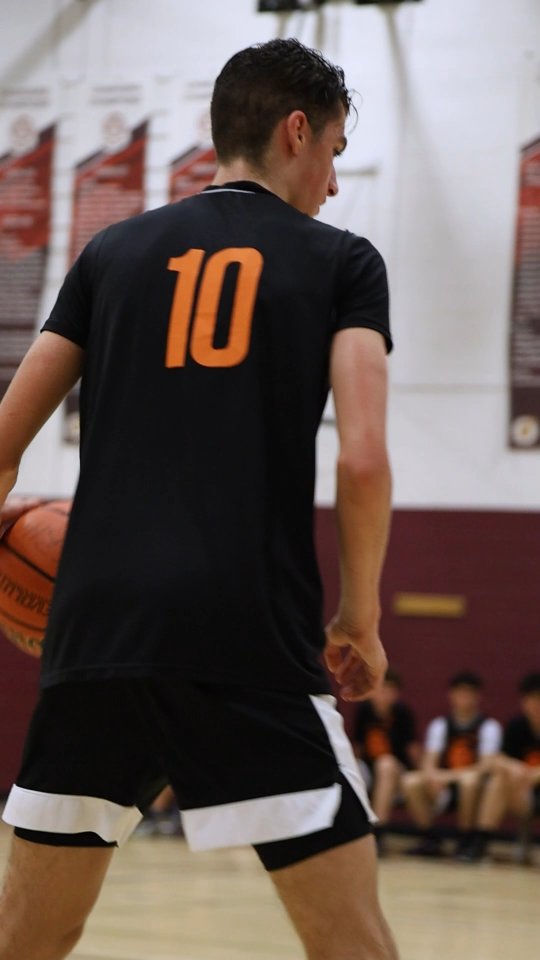 CDA Showcase - CDA U17
CDA Veteran - Nick Dobbs - 6"2 Guard
Former CDA U15 - '24-'25 Season -
Up and Coming player of the Year
Nick had a solid showing at the CDA Showcase in our game vs. OTM, our visitors from Ottawa.
Nick has improved a lot these past 4 years and is becoming much more versatile as a player. He is developing into a playmaker and solid leader for our team.
With his rapid growth in athleticism, we look forward to seeing his transition on the defensive end as well on his way to becoming a solid two-way player. More to come! 👍🦍🦍🦍
#CDAShowcase #CDAcademy