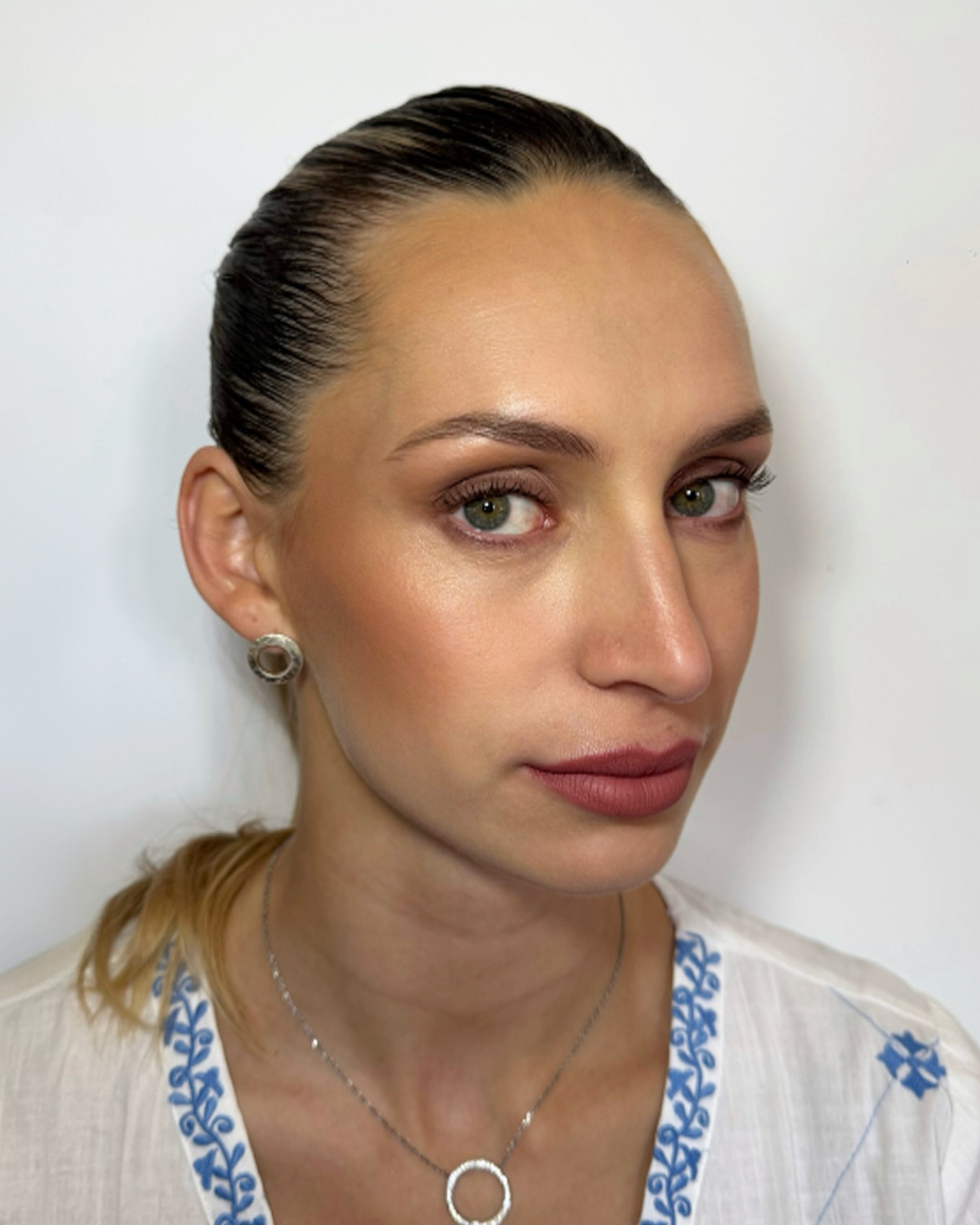 Makeup fait par moi sur @maelleblondel_ à l’occasion du défilé de @margot_dandrea .
Hair : @moonlight.creatrice
Bijoux : @le_baiser_de_la_mariee
Lunettes : @maggioeyewear
Photos @emilie.dandrea.13 @roxaneconstans
#makeupfashionshow #maquillage #aixmarseille #défilé #bride #makeupbride