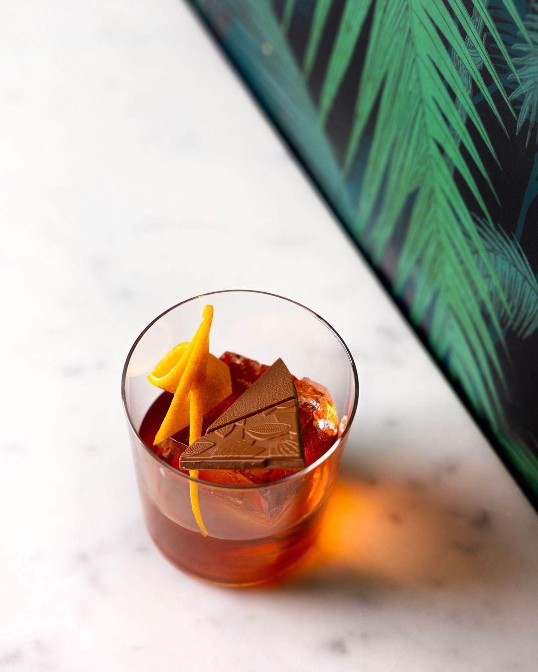 BITTER SWEET SYMPHONY
Oli'gin, bitter Fusetti cacao, bitter Gajàrdo, Sweet Vermouth.
📸 @desprezmarie.studio