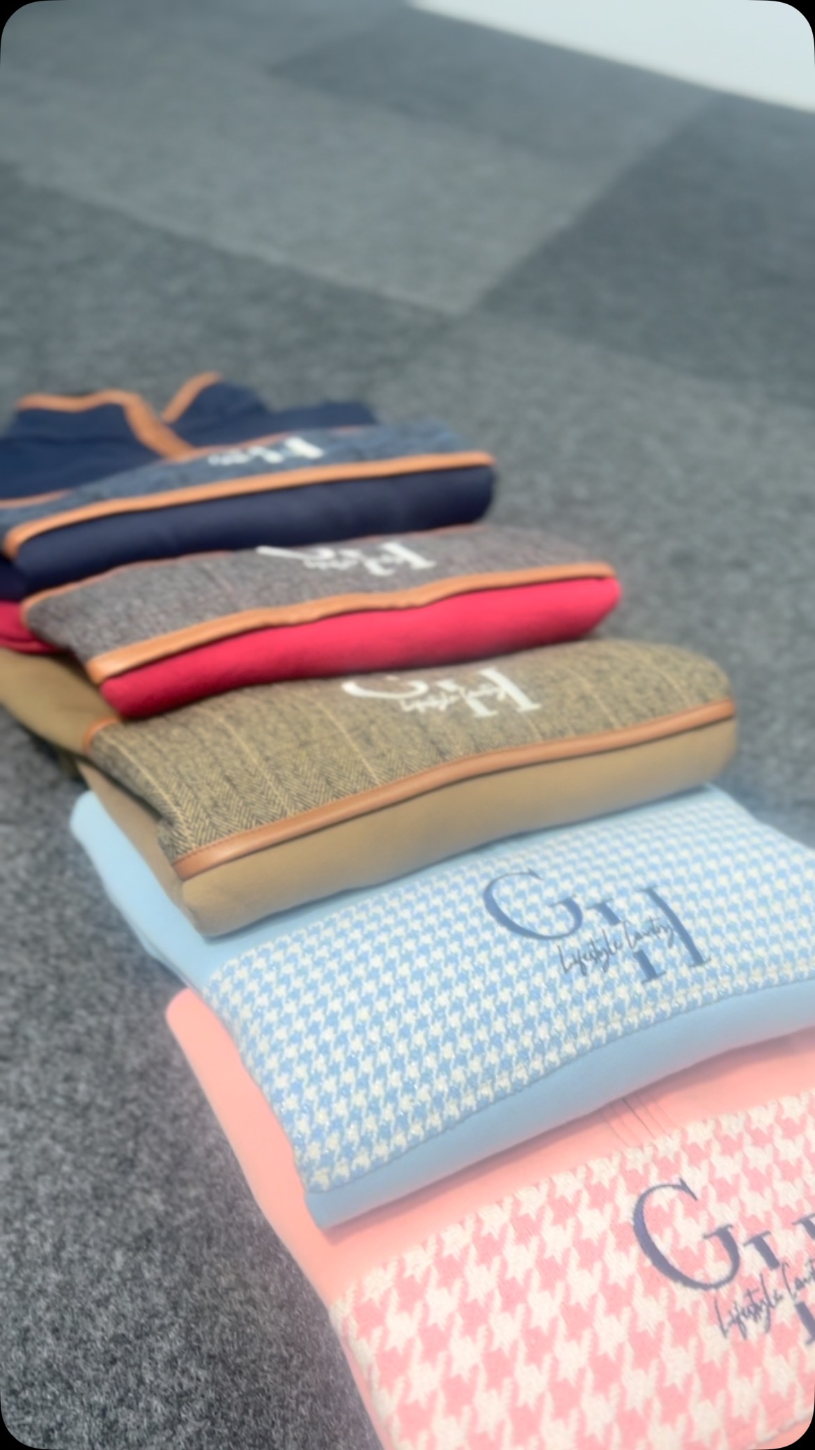 Have you pre-ordered your Houndstooth Quarter Zip yet?🩷🩵
Launching at the start of June in two beautiful colourways — baby pink and baby blue — perfect for those breezy summer evenings.
Pre-order now - Don’t miss your chance to shop it first!
#gunnerandhound #countrystyle #countrybrand #houndstooth