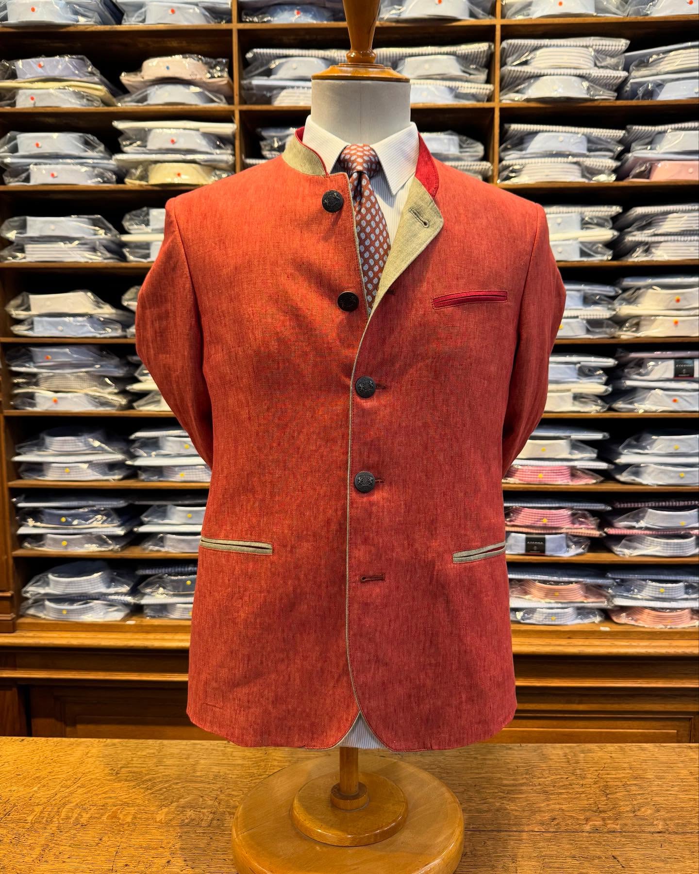 đŠđč Veste autrichienne
ĂlĂ©gance traditionnelle, coupe moderne et finitions raffinĂ©es. Disponible en plusieurs coloris.
đEn boutique dĂšs maintenant.
#VesteAutrichienne #StyleHomme #élégance #veste #fashionstyle