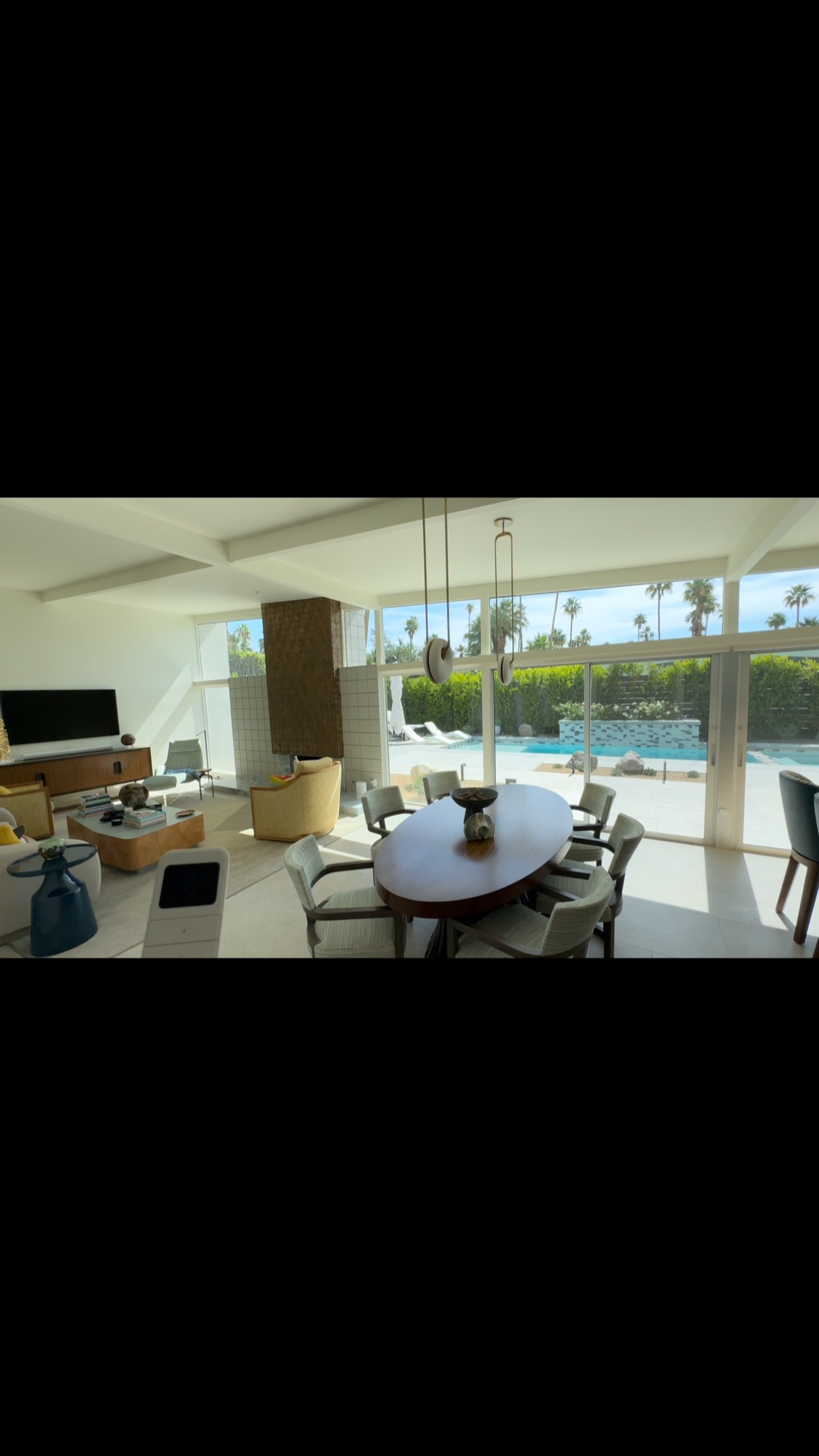 Color: soft linen 1% solar screen. Motorized rechargeable batteries. Never buy batteries again! Social media
.
.
.
.
.
#rollshades #palmsprigsblinds #hunterdouglas #somfy #blackouts #laquintablinds #ranchomirage #indianwells #palmdesert #cathedralcity
#palmsprings #rollershades #windowtreatmentpalmsprings #shutters #plantationshutters #motorizedrollershades #electricrollershades #automatedrollershades #smarthome