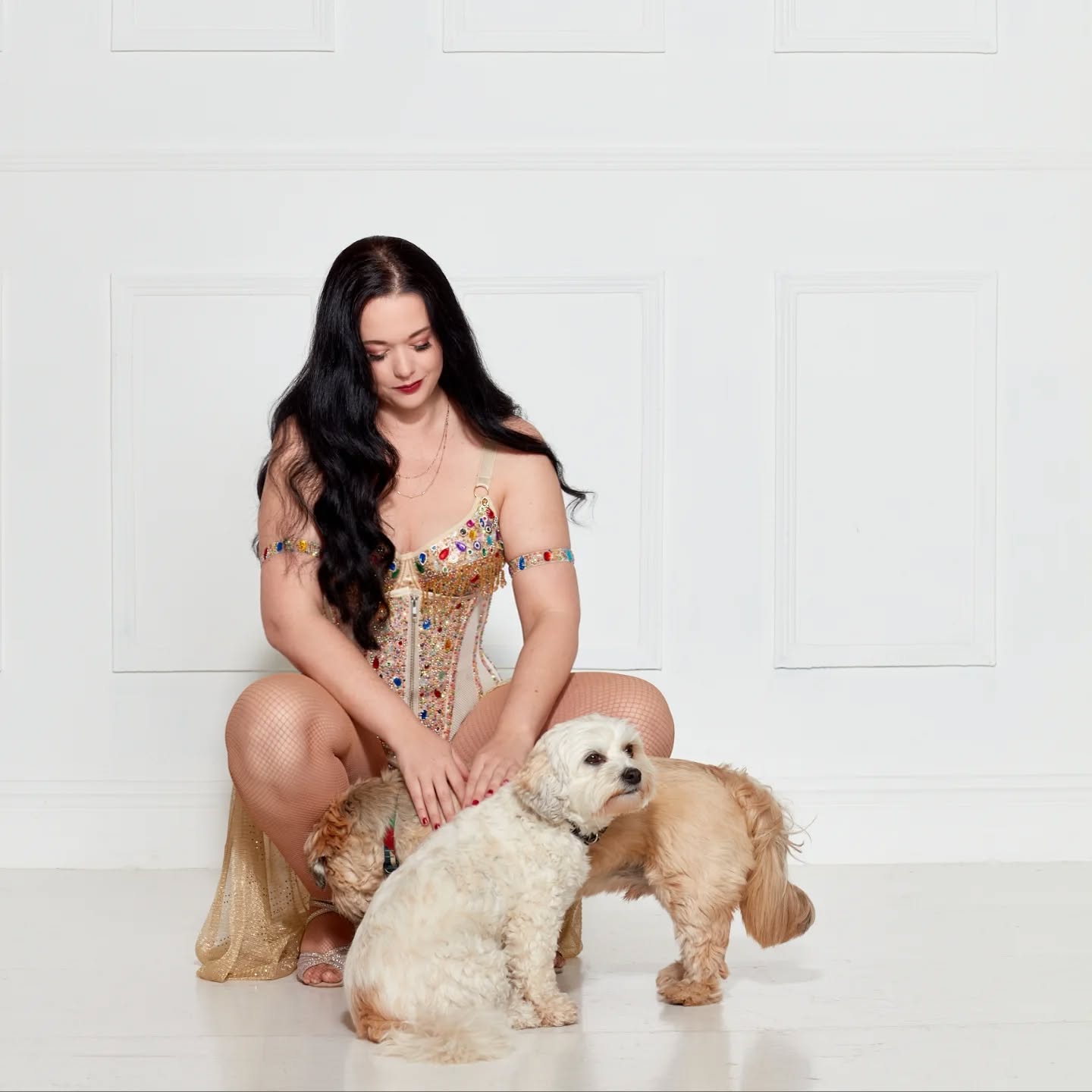My second request to have dogs in all spaces!! These are Ralph's, but in the studio their mine 😍💕
If you can't tell, I'm a dog person! I trust dogs more than humans 💁♀️
Again Ralph has a shoot at the end of July, it's up on my website 👀 get your promos or do it just because you want to, bargs at £50 too! I can't promise the dogs will be there 🥲 but I will be 😁
#photoshoot #dogsarelife🐾 #burlesqueshoot #nottinghamburlesque #burlylife #rubysrebels #scenestudios #stinkingcute