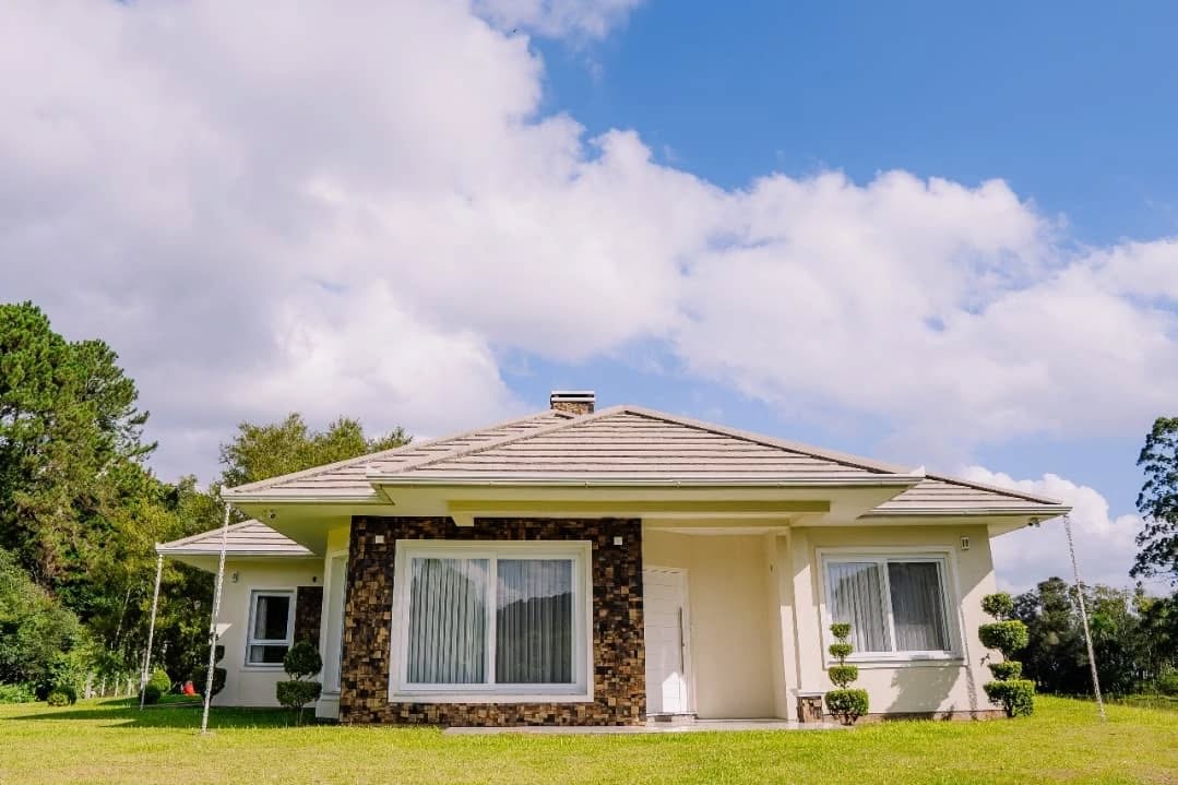Uma casa ampla, pra abraçar toda a família. Cada detalhe pensado com carinho: o cantinho das crianças, o espaço perfeito pra receber os amigos, e tudo isso em um projeto plano e funcional. 🌿 Ah, e um jardim verdejante que é puro respiro!
⠀
💭 Quer realizar o seu sonho?
Ele pode começar aqui. 🏡
VEM COM A GENTE...
#arquiteturafamiliar #casaparafamilia #projetofamilia
#lardossonhos #casaplanejada #casadossonhos
#interiordesigners #decoraçãoarquitetônica
#homedesig #projetoresidêncial #arquiteturaresidencial
#casacomafeto #espaçoparatodos #confortoemcasa
#casafuncional #familyarchitecture #familyhomedesign
#designinspiration #dreamhome #homeforfamily
#familyfriendlydesign #homesweethome❤️
#modernfamilyhome #cozyhomedesign